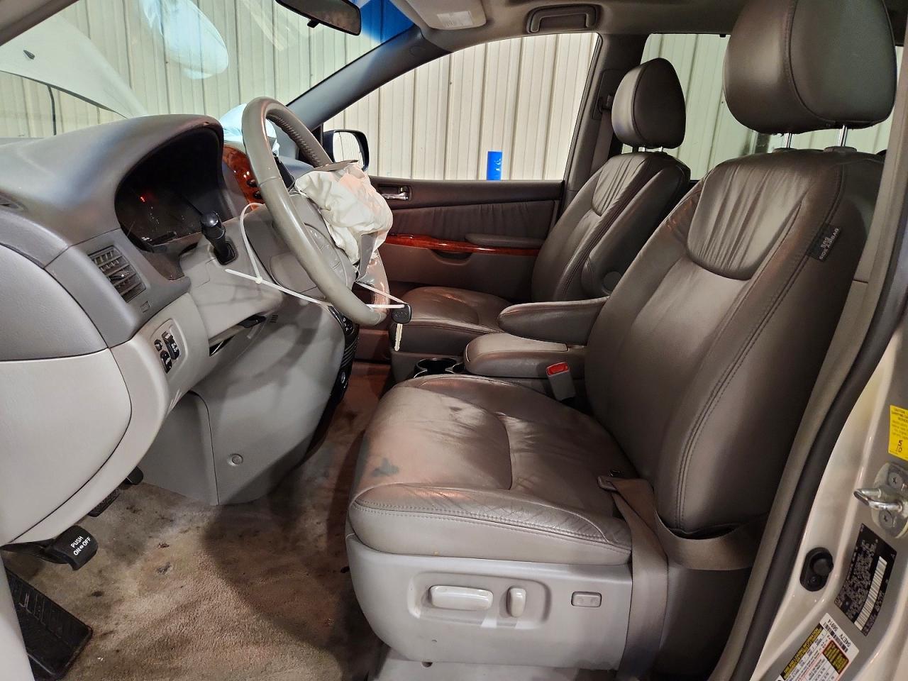 2010 Toyota Sienna Xle Silver vin: 5TDYK4CC1AS327046