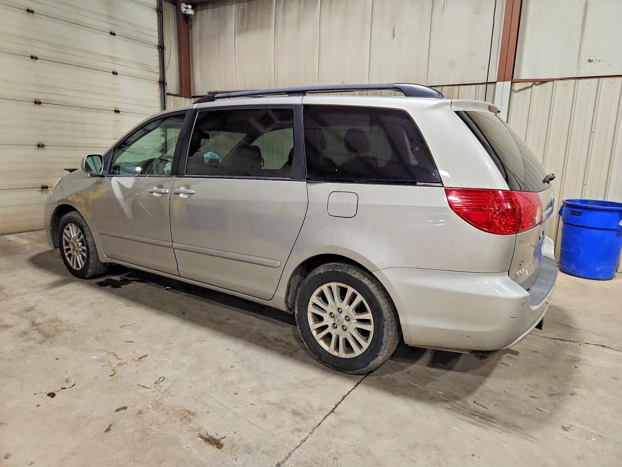 2010 Toyota Sienna Xle Silver vin: 5TDYK4CC1AS327046