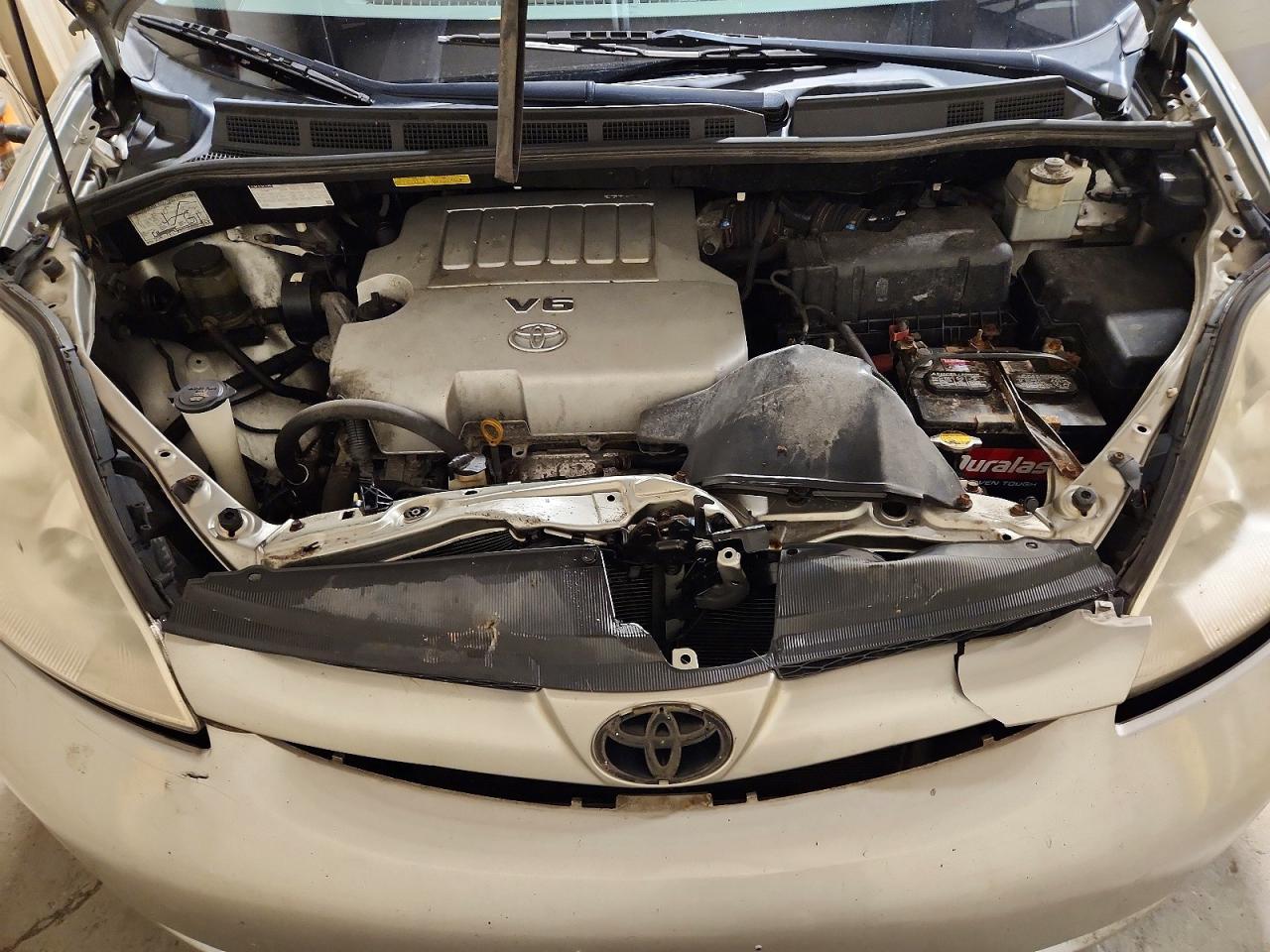2010 Toyota Sienna Xle Silver vin: 5TDYK4CC1AS327046