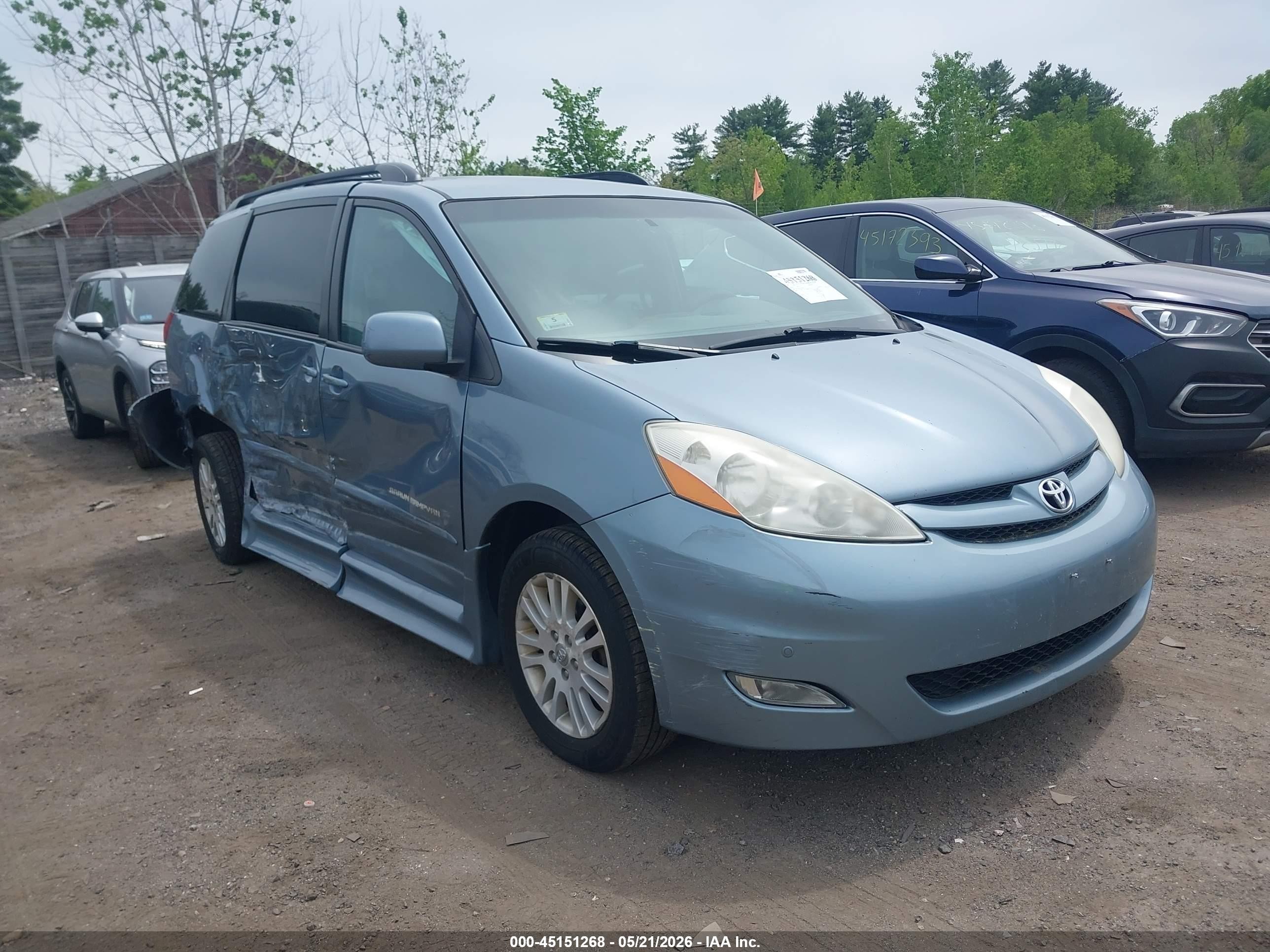 2010 Toyota Sienna Xle Light Blue vin: 5TDYK4CC1AS335440