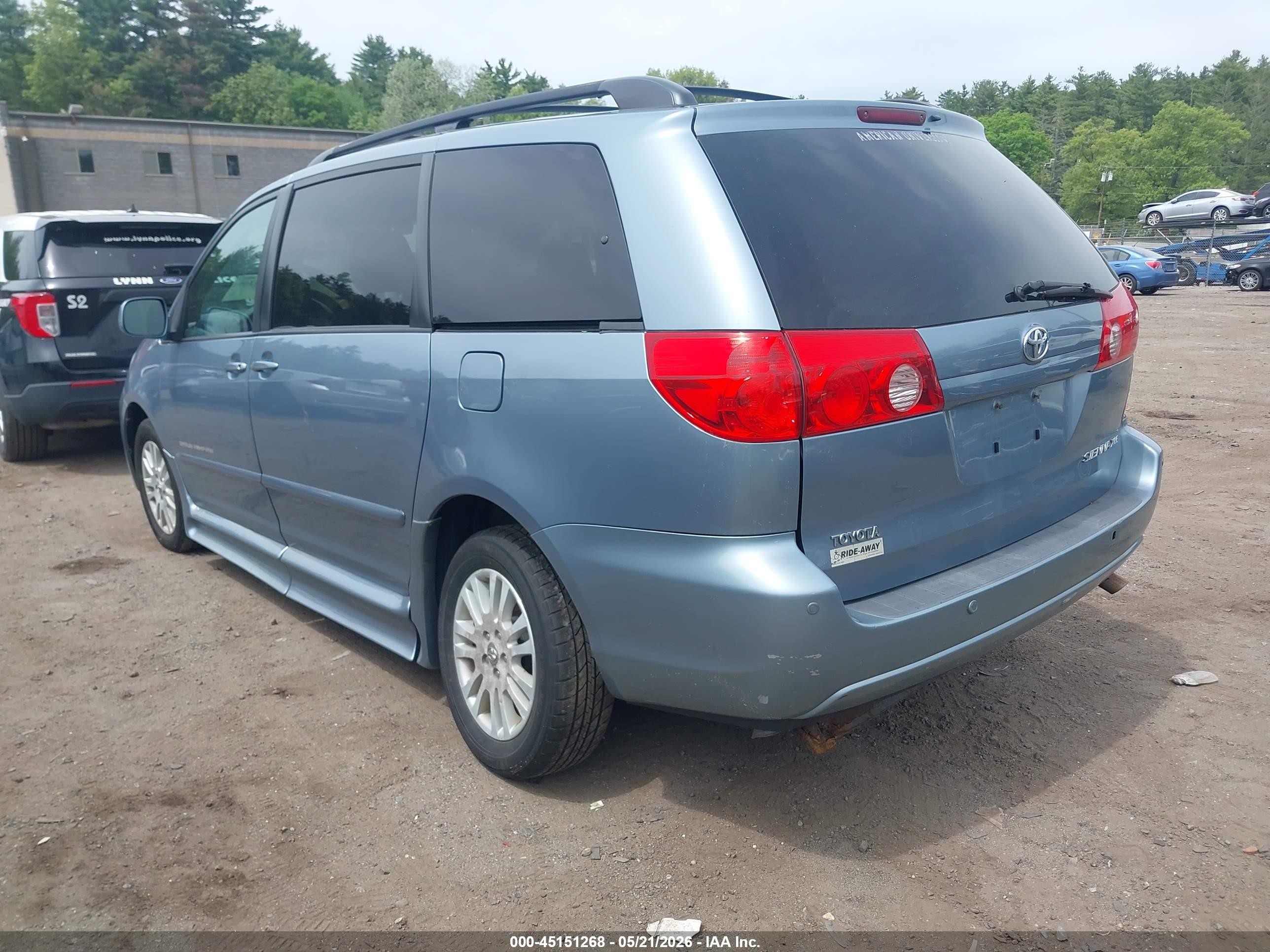 2010 Toyota Sienna Xle Light Blue vin: 5TDYK4CC1AS335440