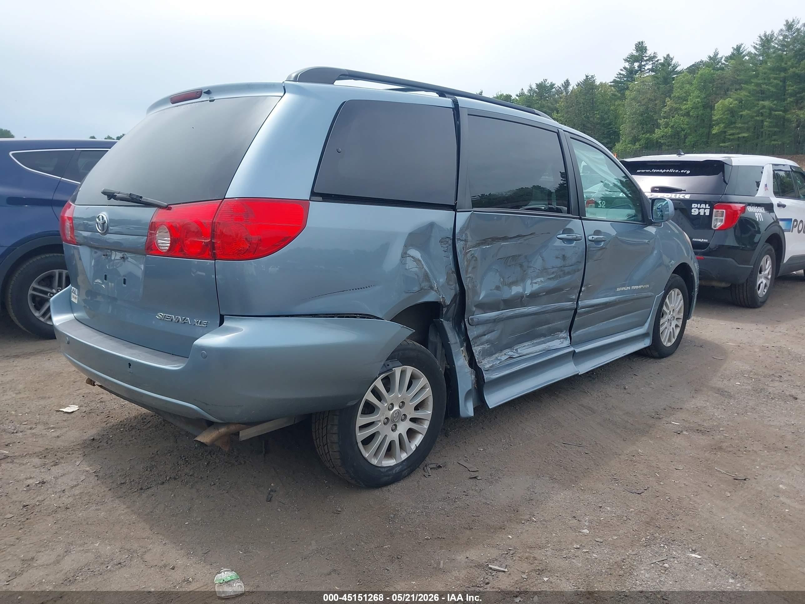 2010 Toyota Sienna Xle Light Blue vin: 5TDYK4CC1AS335440
