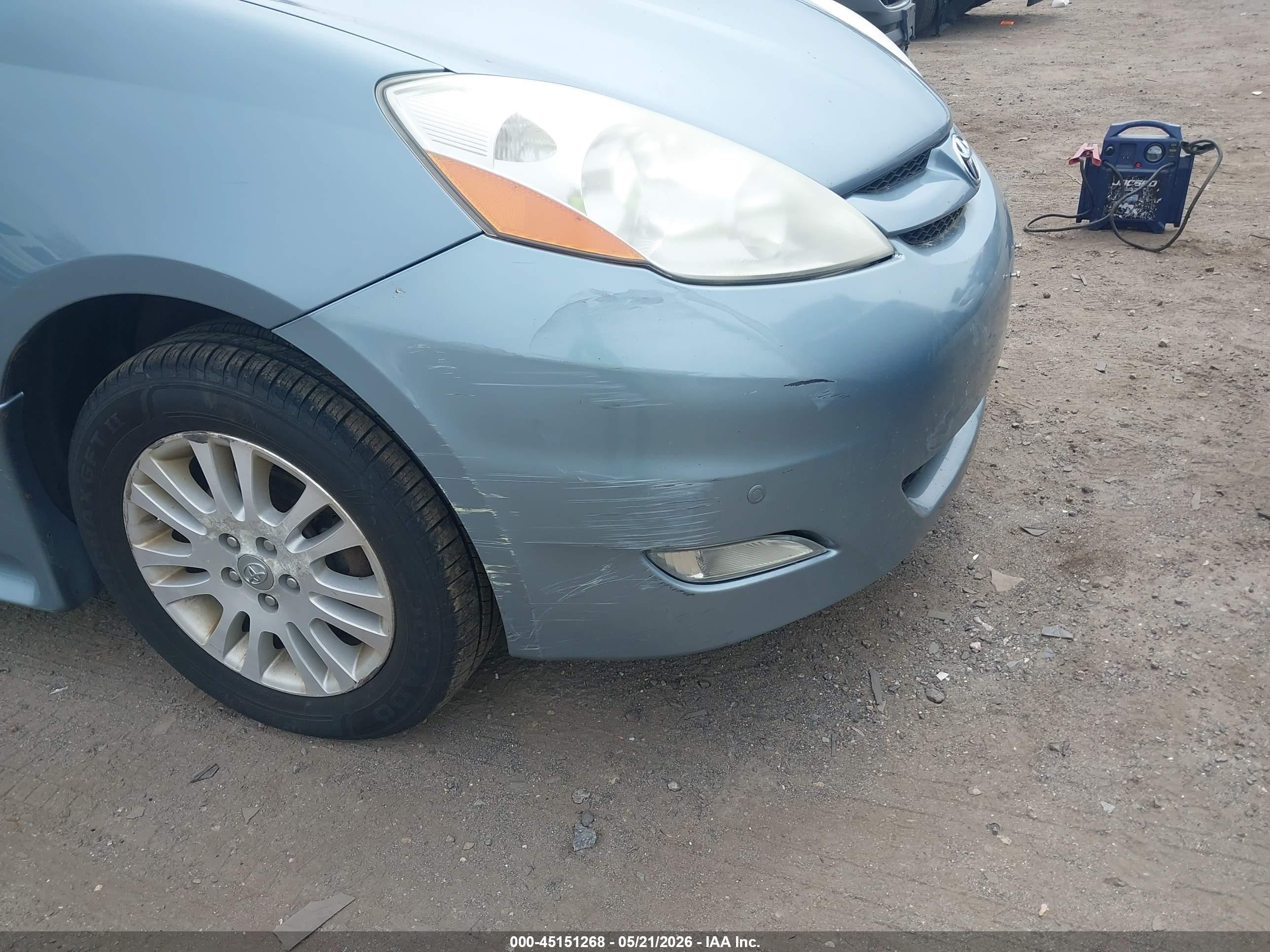 2010 Toyota Sienna Xle Light Blue vin: 5TDYK4CC1AS335440