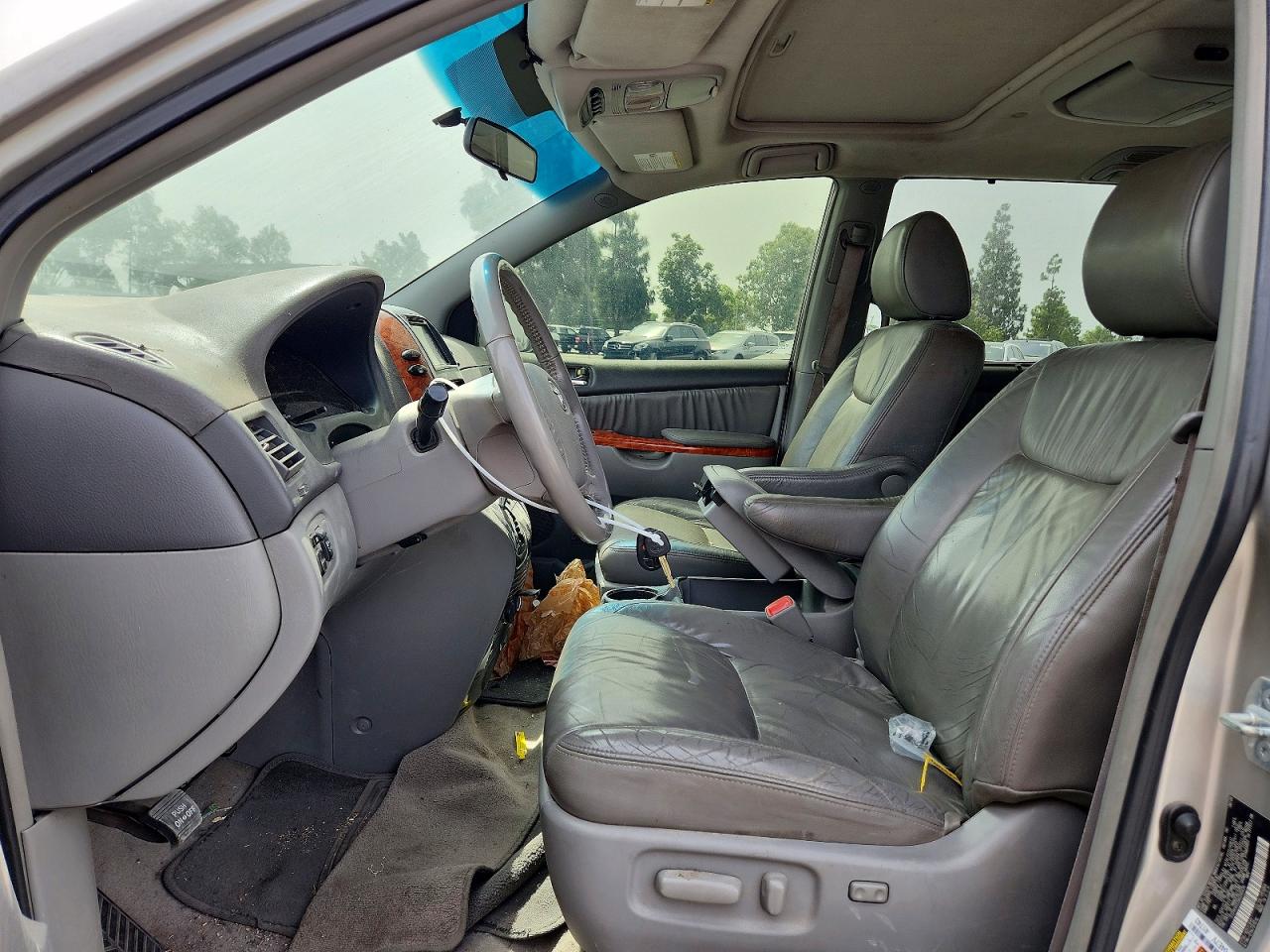 2010 Toyota Sienna Xle Silver vin: 5TDYK4CC2AS295434