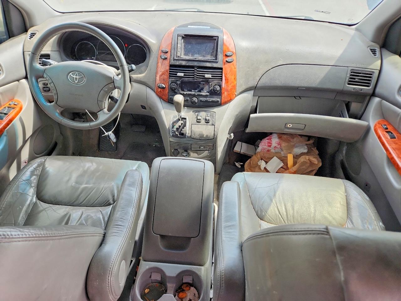 2010 Toyota Sienna Xle Silver vin: 5TDYK4CC2AS295434