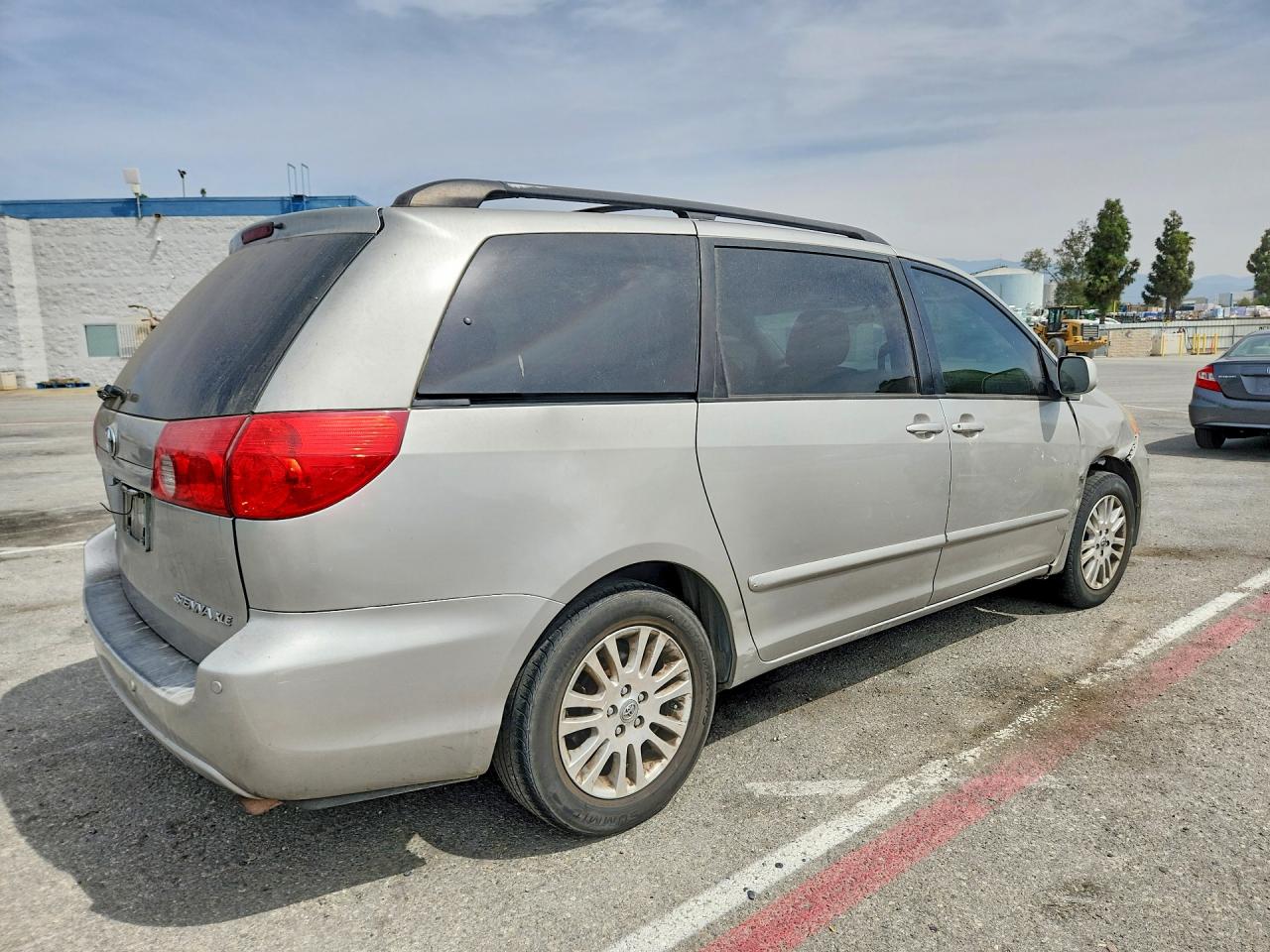 2010 Toyota Sienna Xle Silver vin: 5TDYK4CC2AS295434