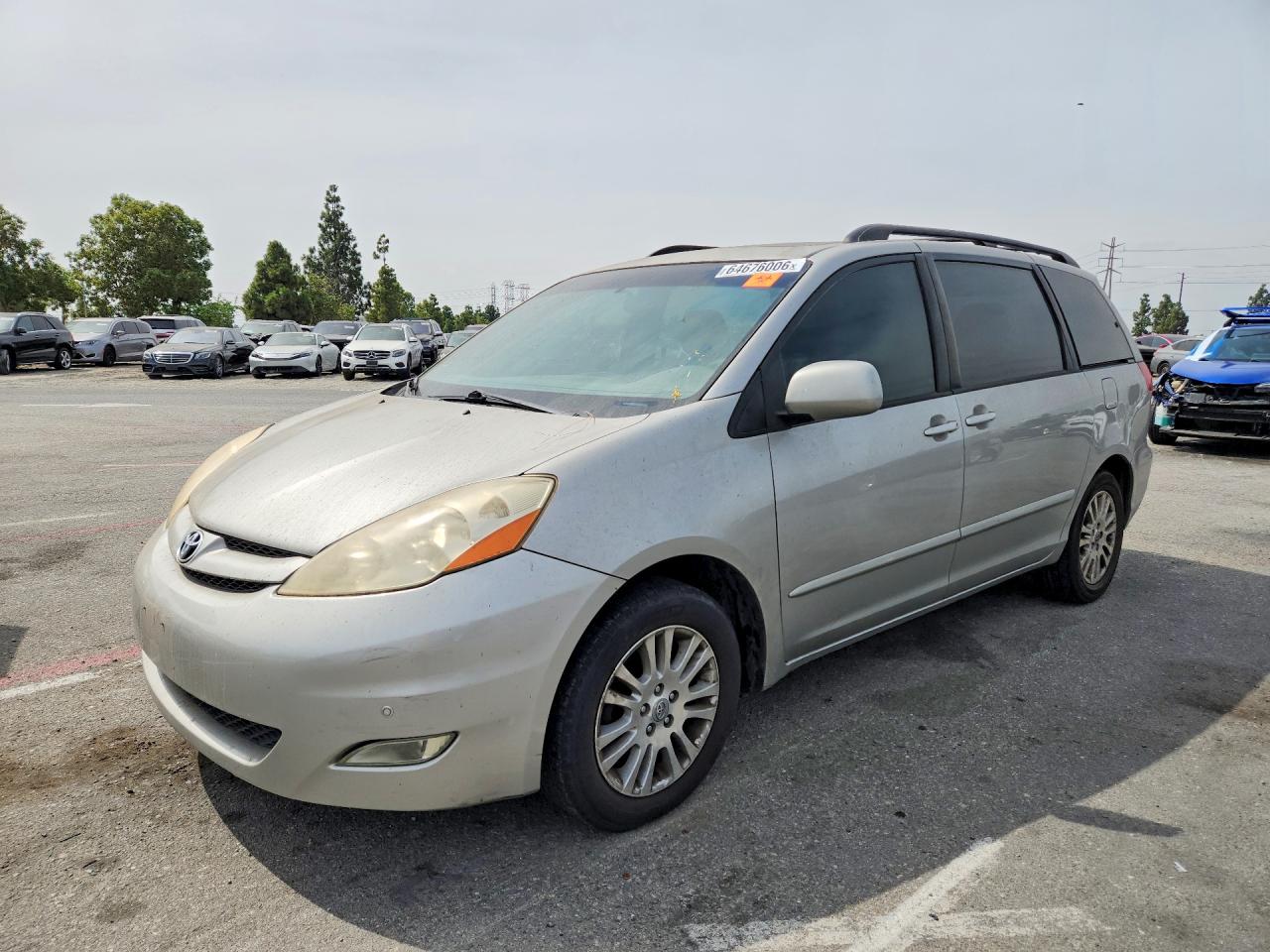 2010 Toyota Sienna Xle Silver vin: 5TDYK4CC2AS295434