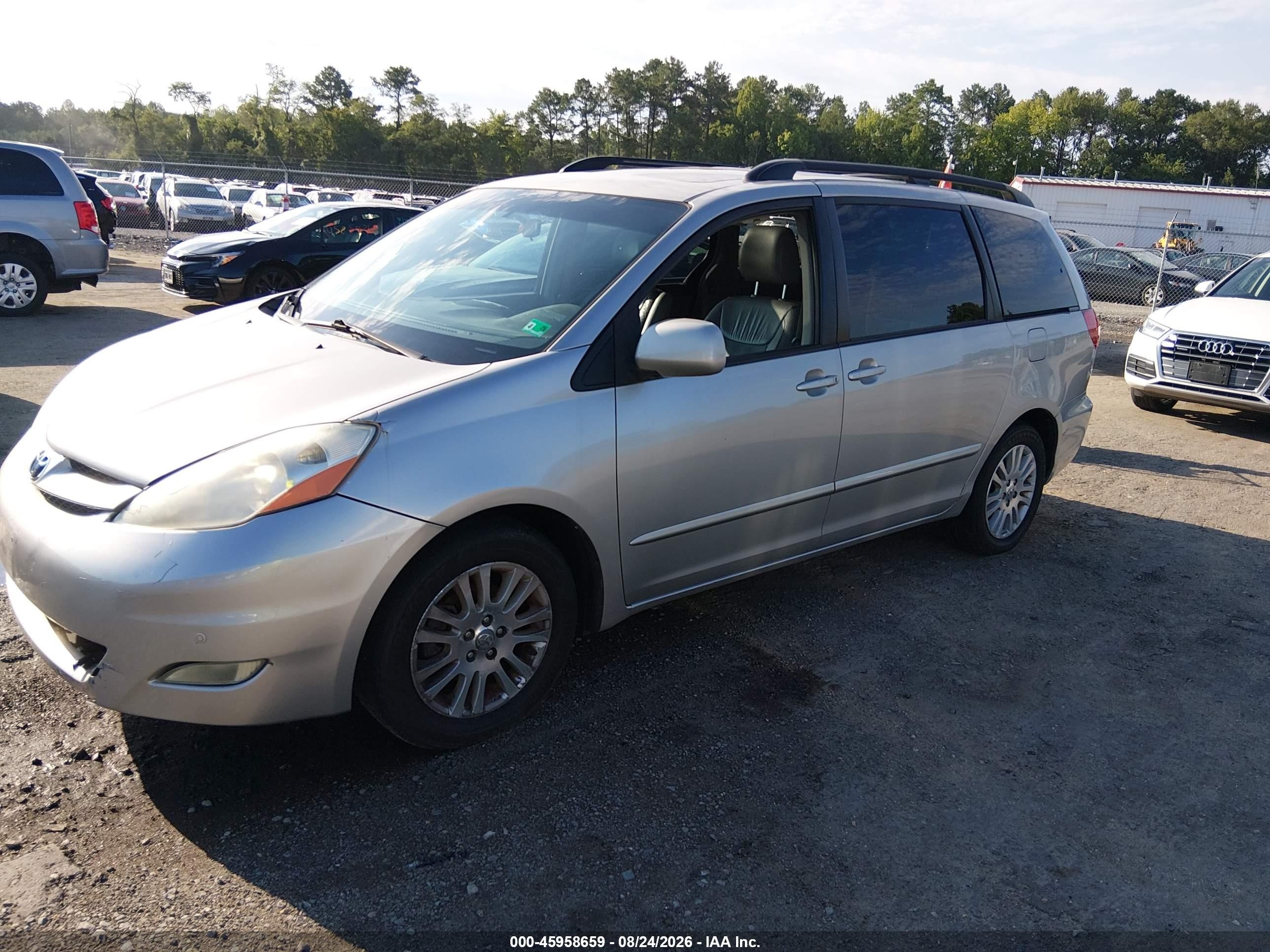 2010 Toyota Sienna Xle Silver vin: 5TDYK4CC2AS311907