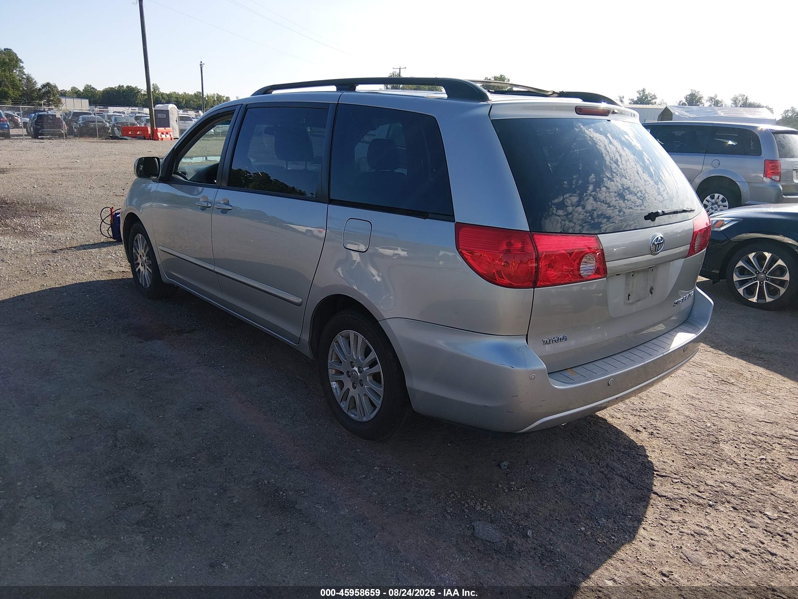 2010 Toyota Sienna Xle Silver vin: 5TDYK4CC2AS311907