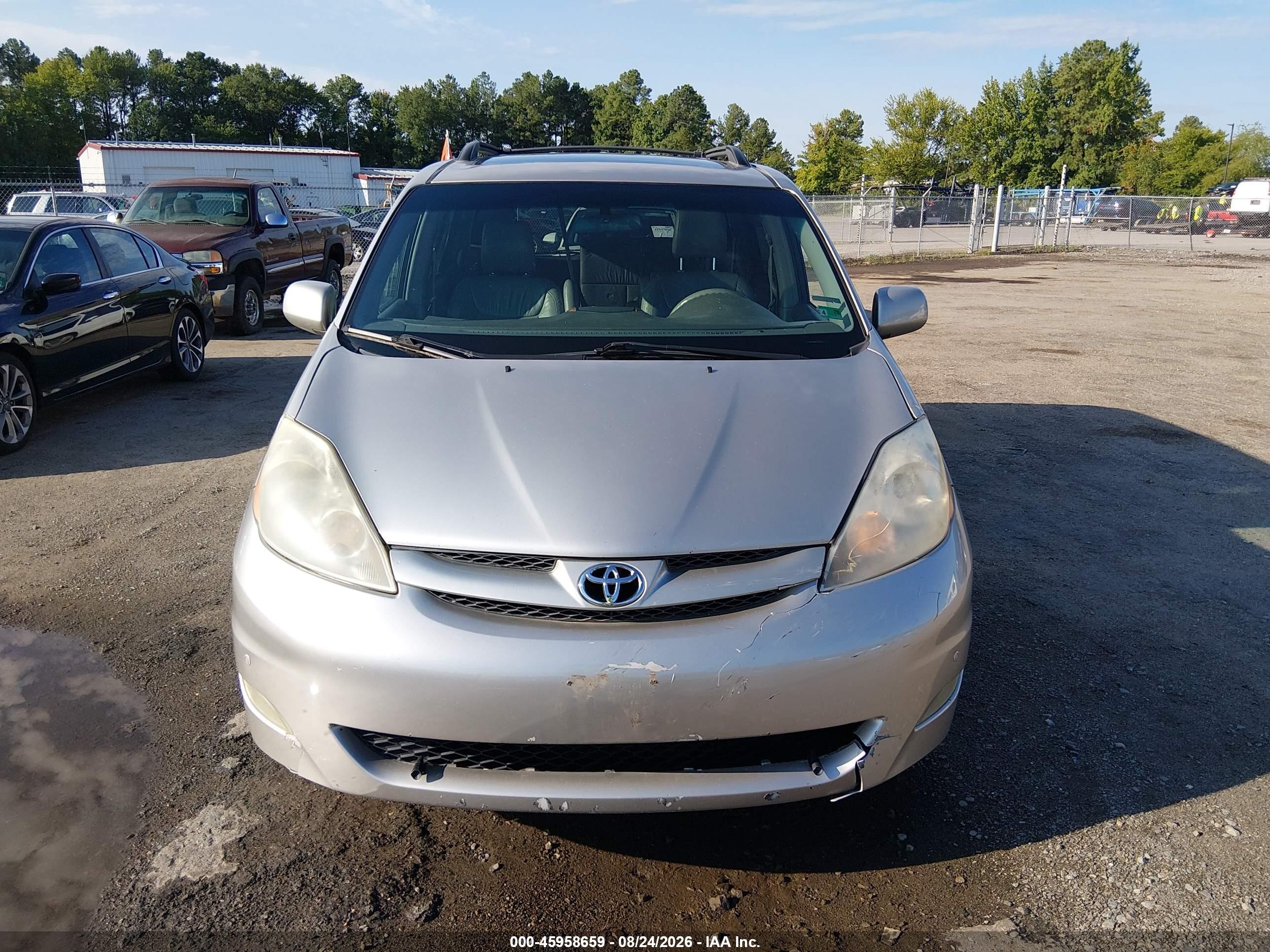 2010 Toyota Sienna Xle Silver vin: 5TDYK4CC2AS311907