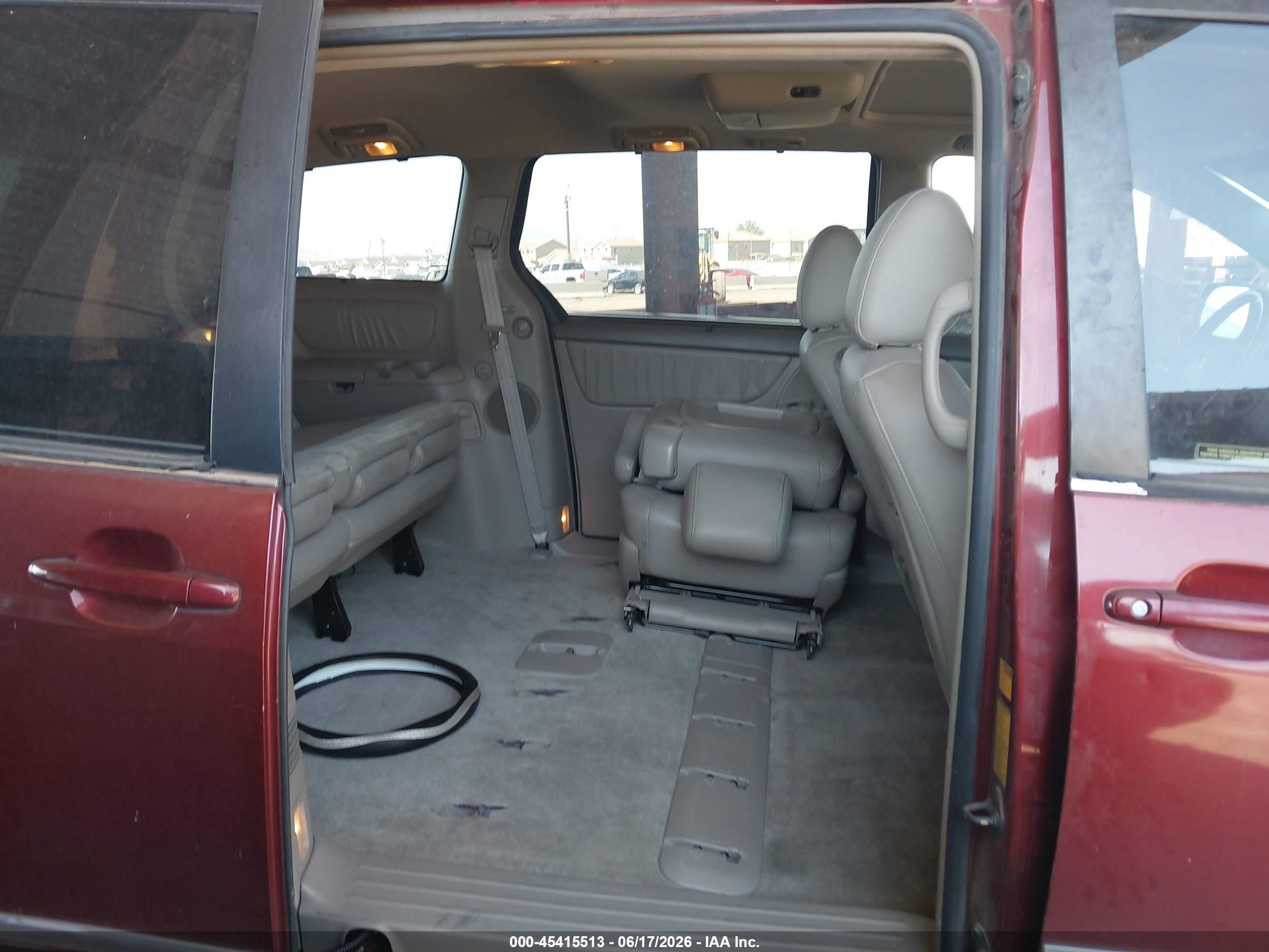2010 Toyota Sienna Limited Maroon vin: 5TDYK4CC2AS313558