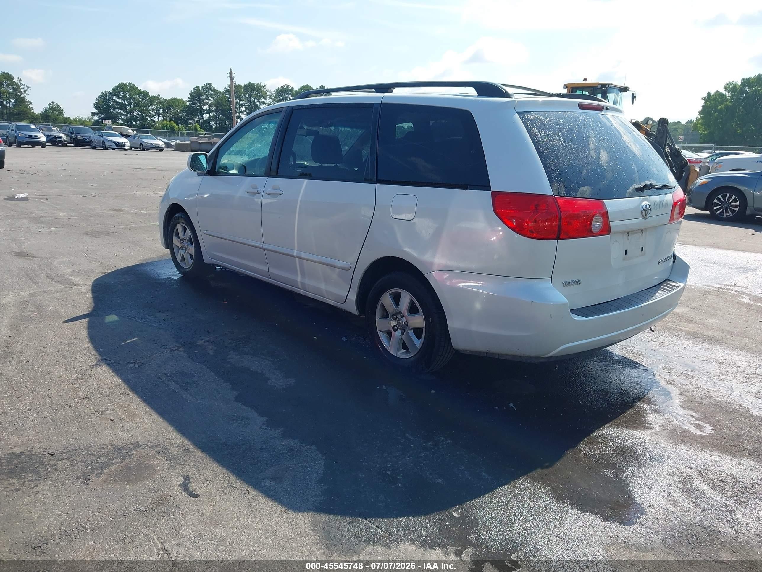 2010 Toyota Sienna Xle White vin: 5TDYK4CC2AS315827