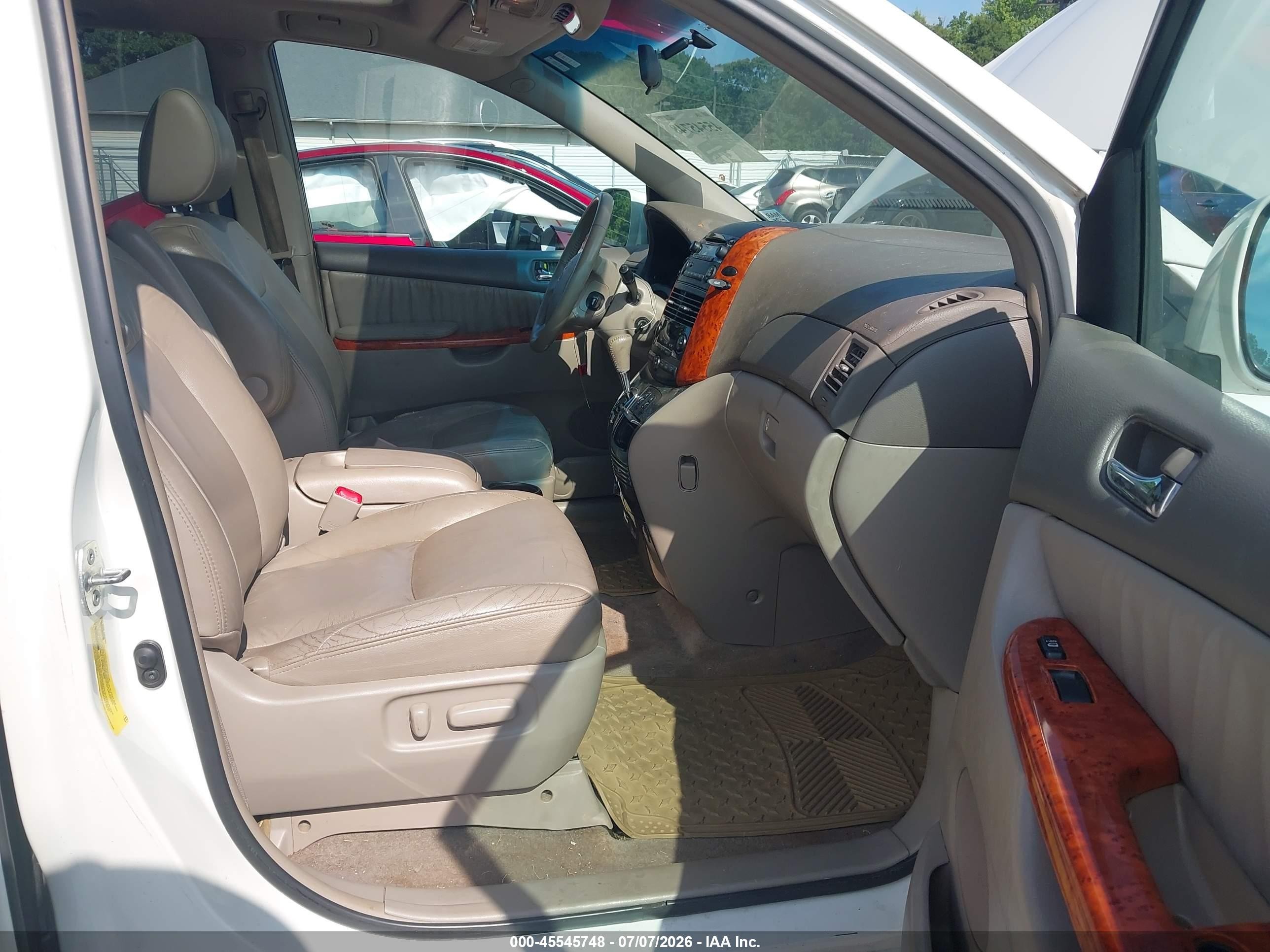 2010 Toyota Sienna Xle White vin: 5TDYK4CC2AS315827