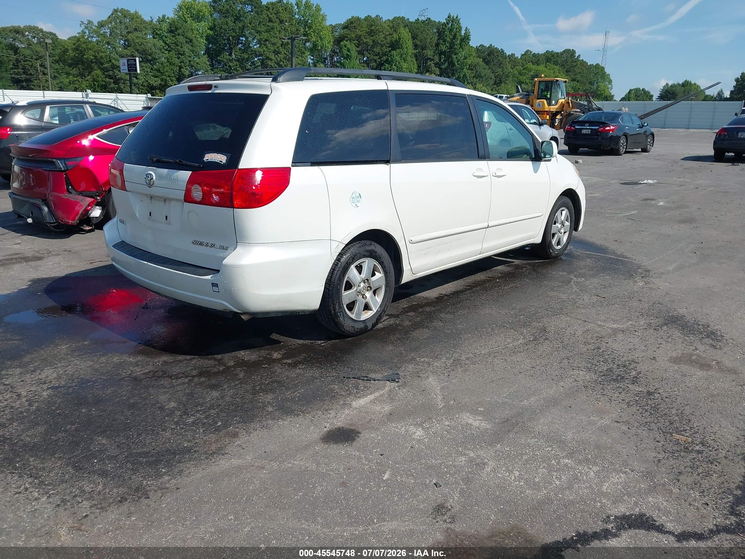 2010 Toyota Sienna Xle White vin: 5TDYK4CC2AS315827