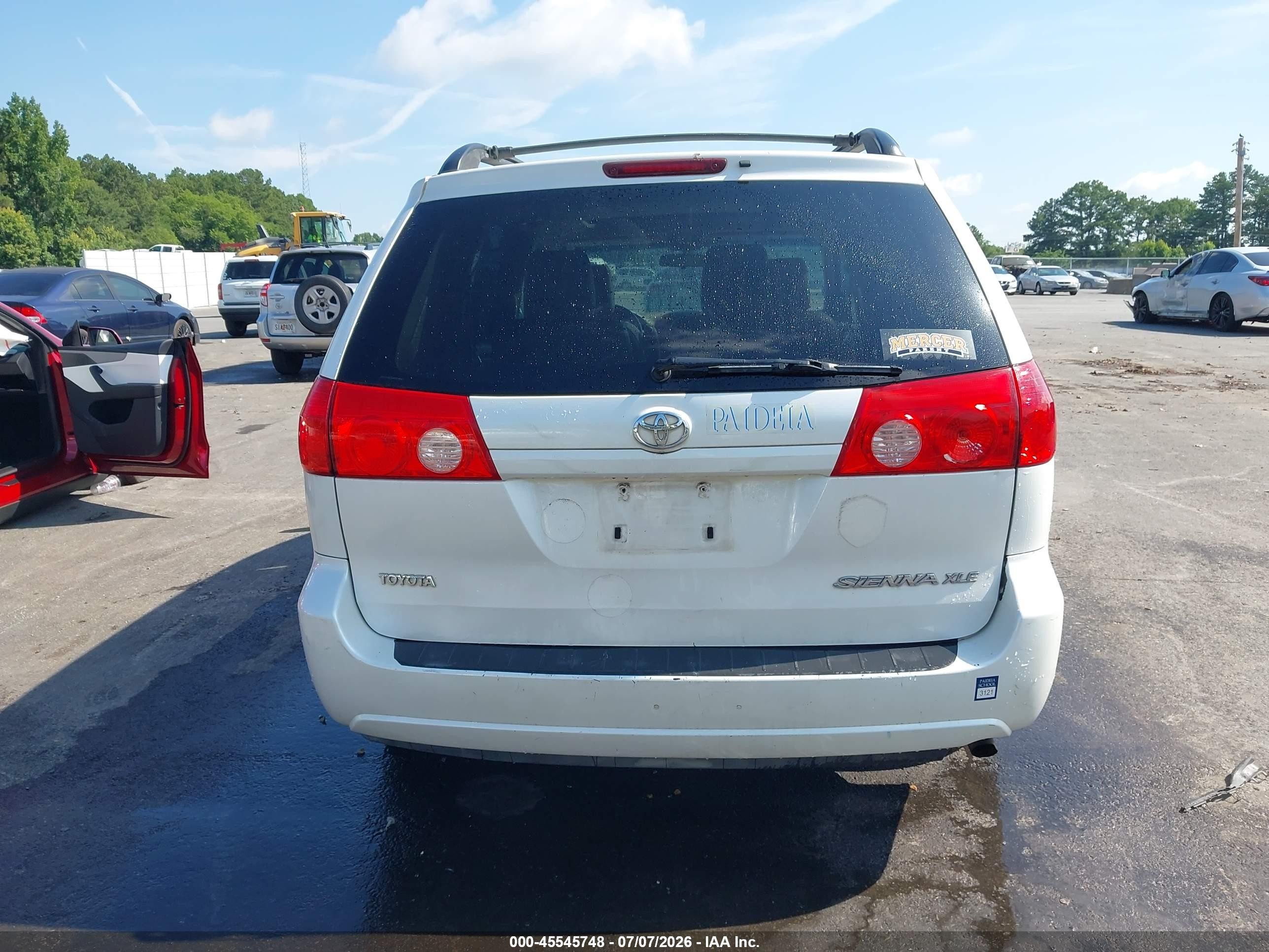 2010 Toyota Sienna Xle White vin: 5TDYK4CC2AS315827