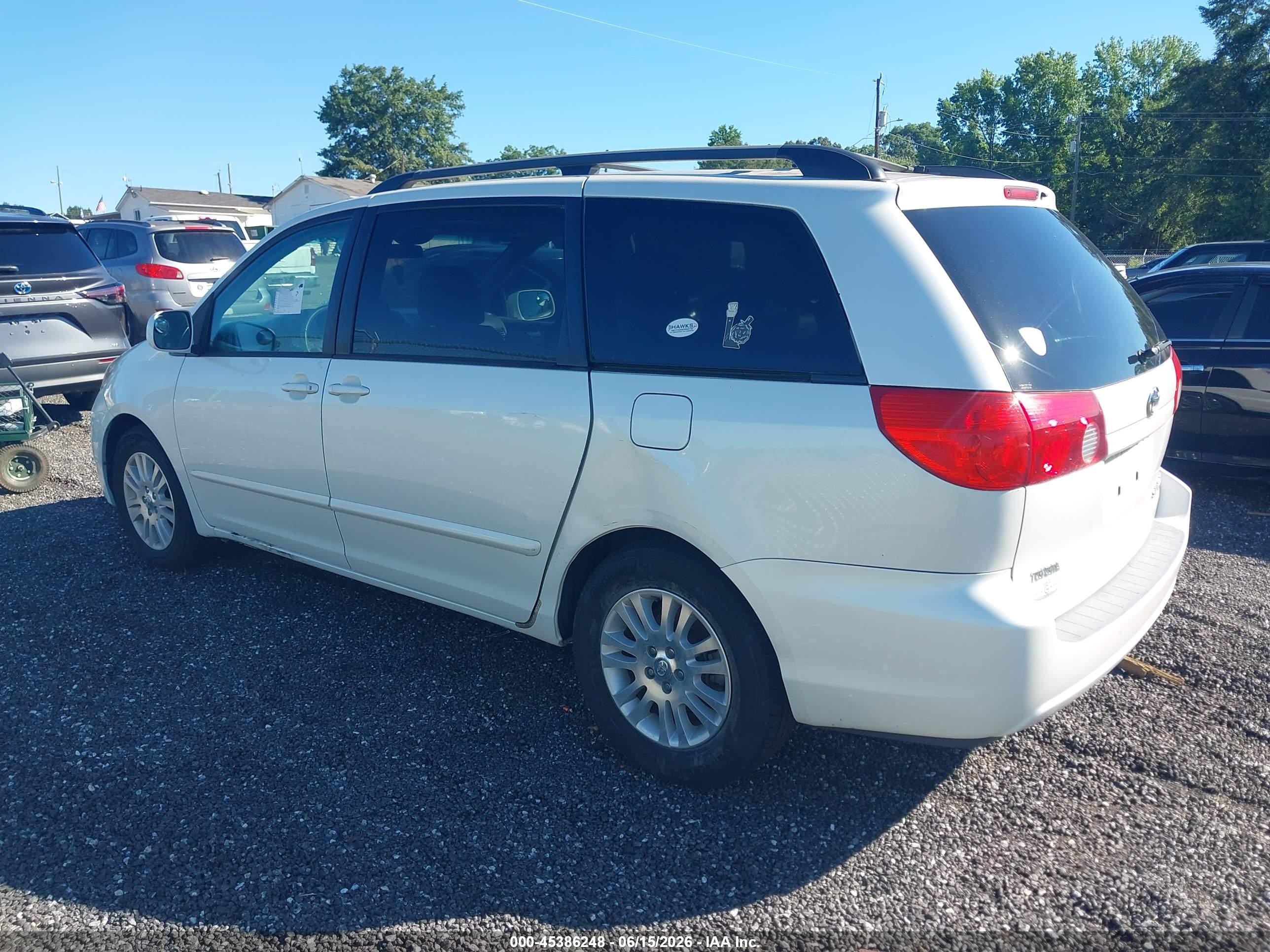 2010 Toyota Sienna Xle White vin: 5TDYK4CC2AS331011