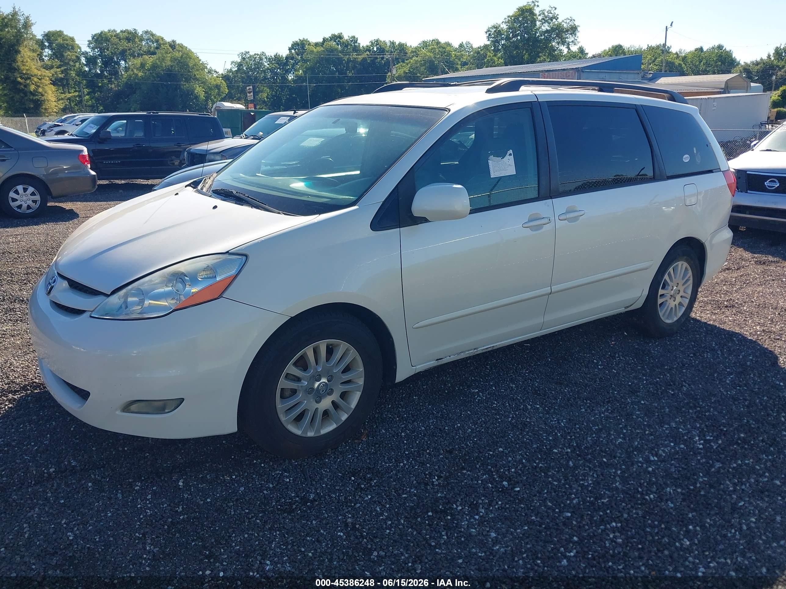2010 Toyota Sienna Xle White vin: 5TDYK4CC2AS331011
