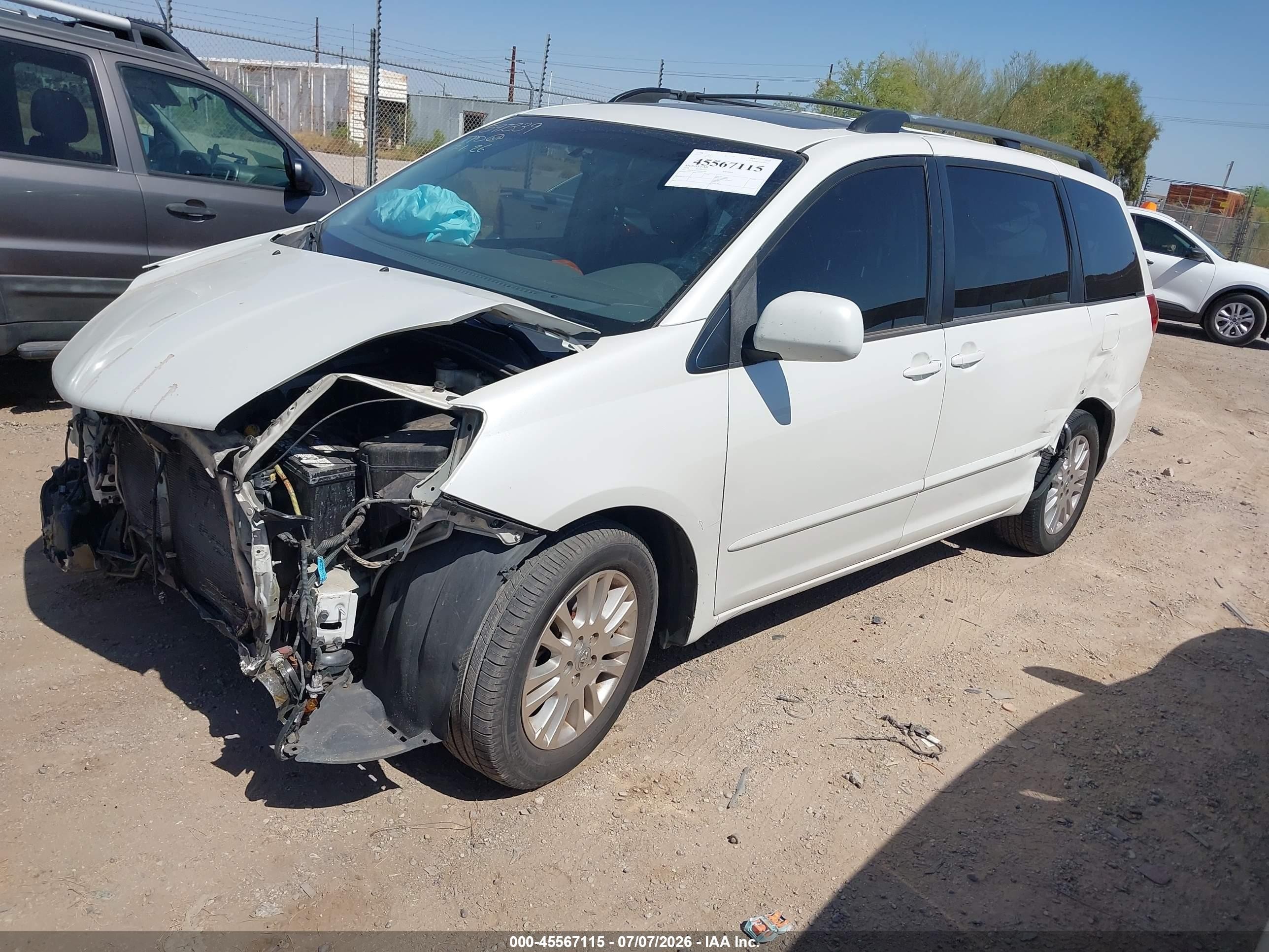 2010 Toyota Sienna Xle White vin: 5TDYK4CC2AS341182