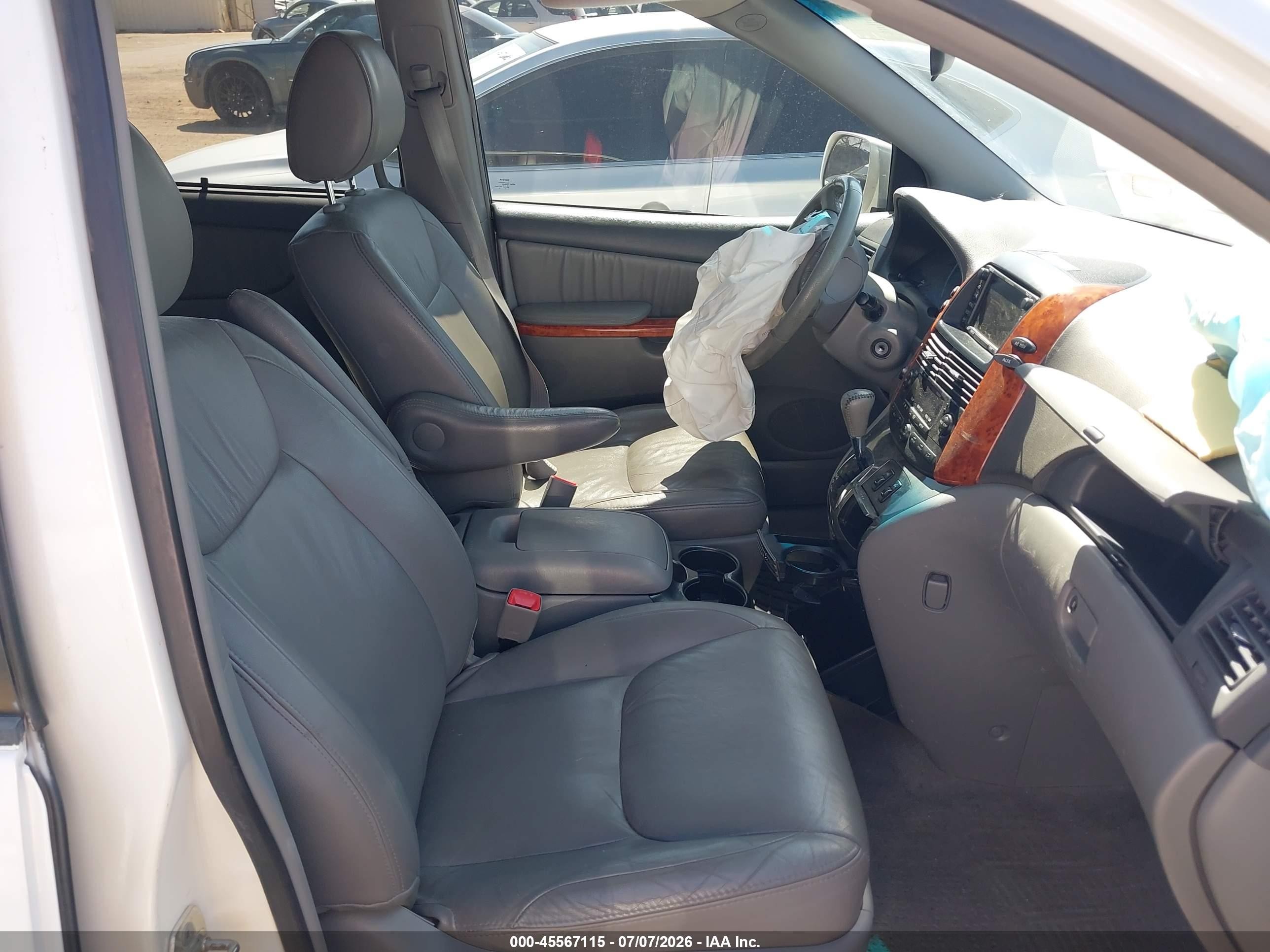 2010 Toyota Sienna Xle White vin: 5TDYK4CC2AS341182