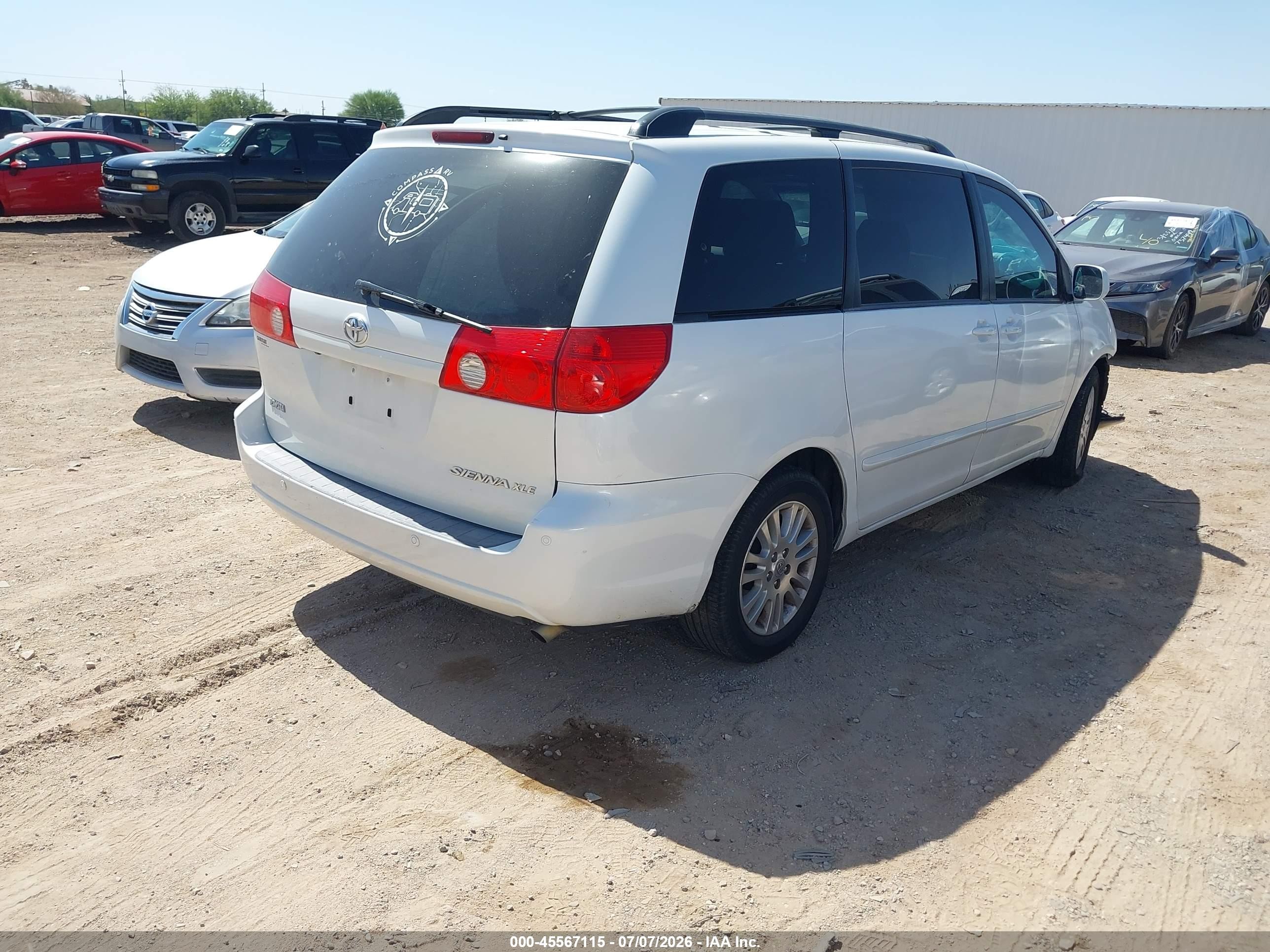 2010 Toyota Sienna Xle White vin: 5TDYK4CC2AS341182