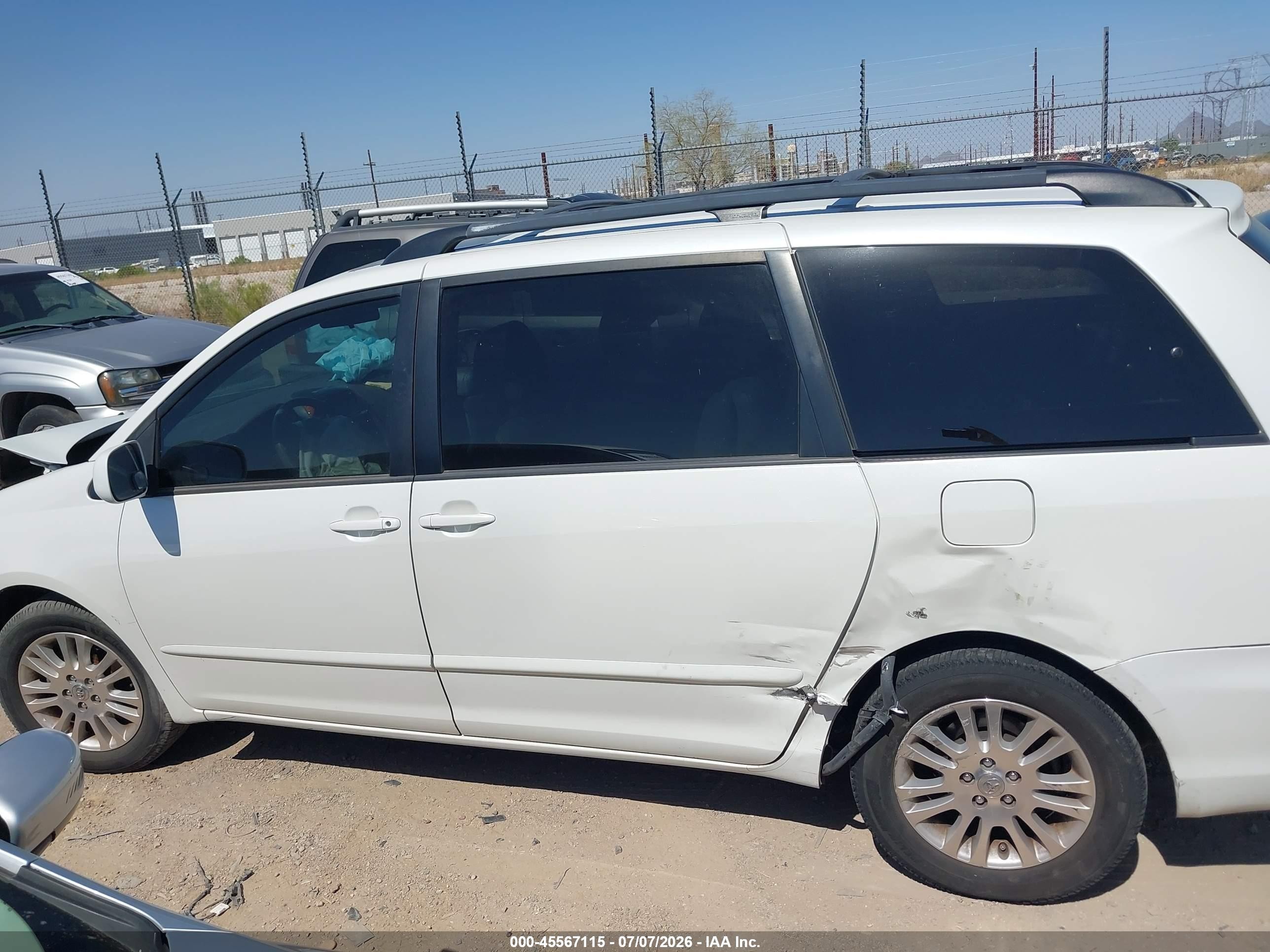 2010 Toyota Sienna Xle White vin: 5TDYK4CC2AS341182