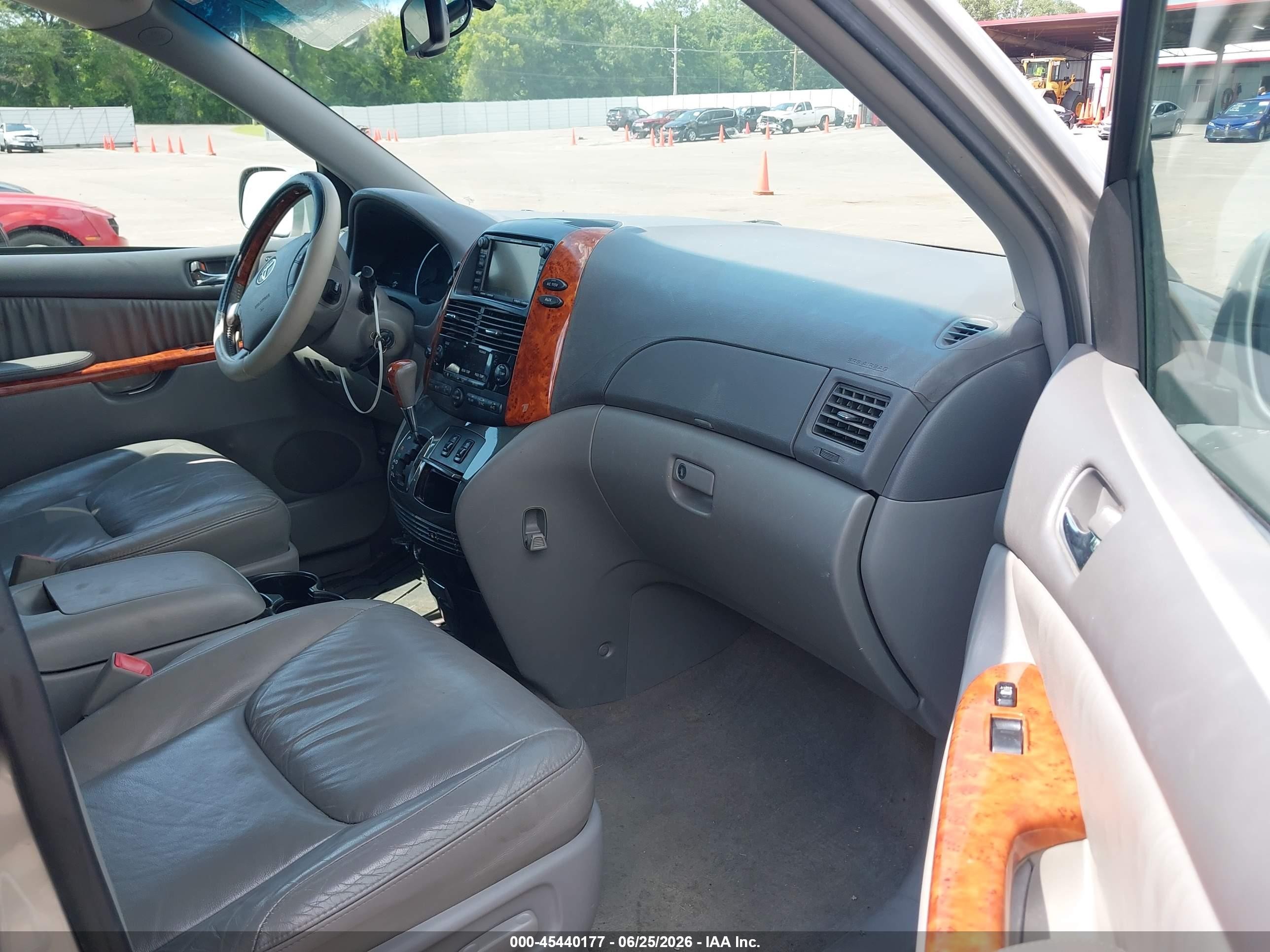2010 Toyota Sienna Limited Tan vin: 5TDYK4CC3AS291330