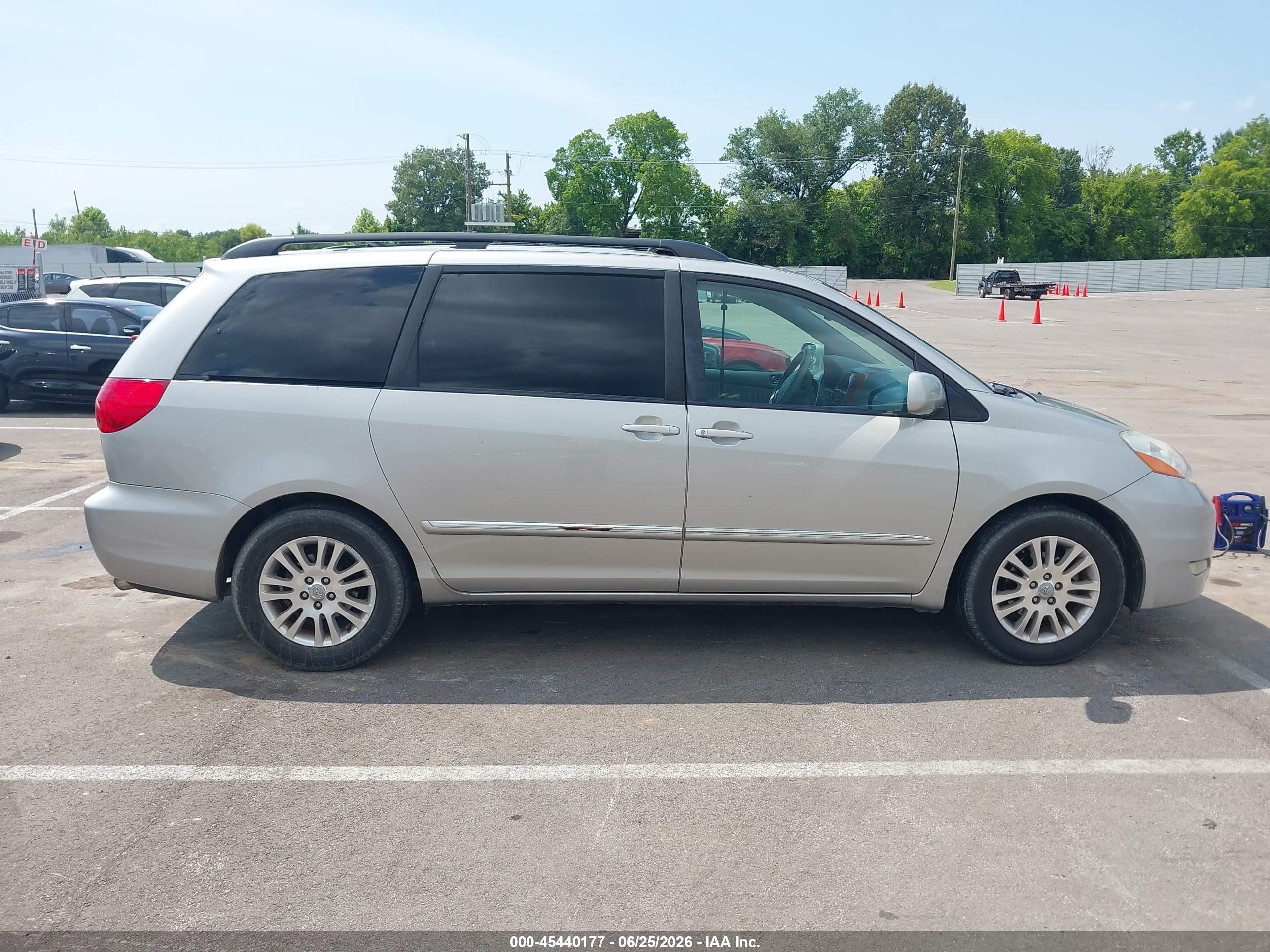 2010 Toyota Sienna Limited Tan vin: 5TDYK4CC3AS291330