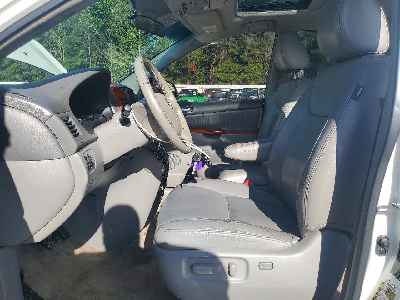 2010 Toyota Sienna Xle White vin: 5TDYK4CC3AS314704