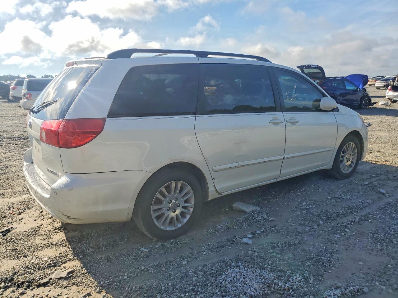 2010 Toyota Sienna Xle White vin: 5TDYK4CC3AS314704