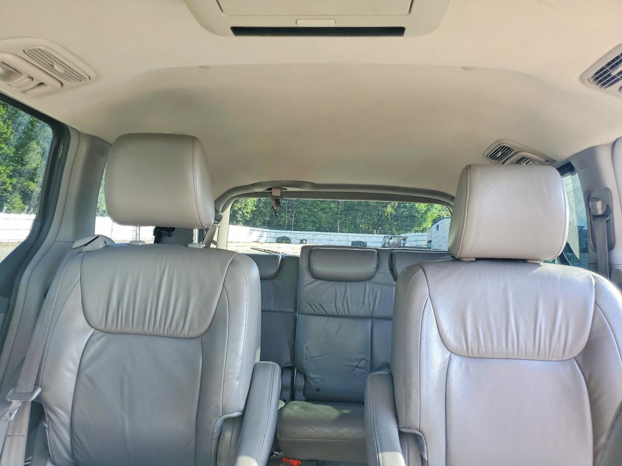 2010 Toyota Sienna Xle White vin: 5TDYK4CC3AS314704