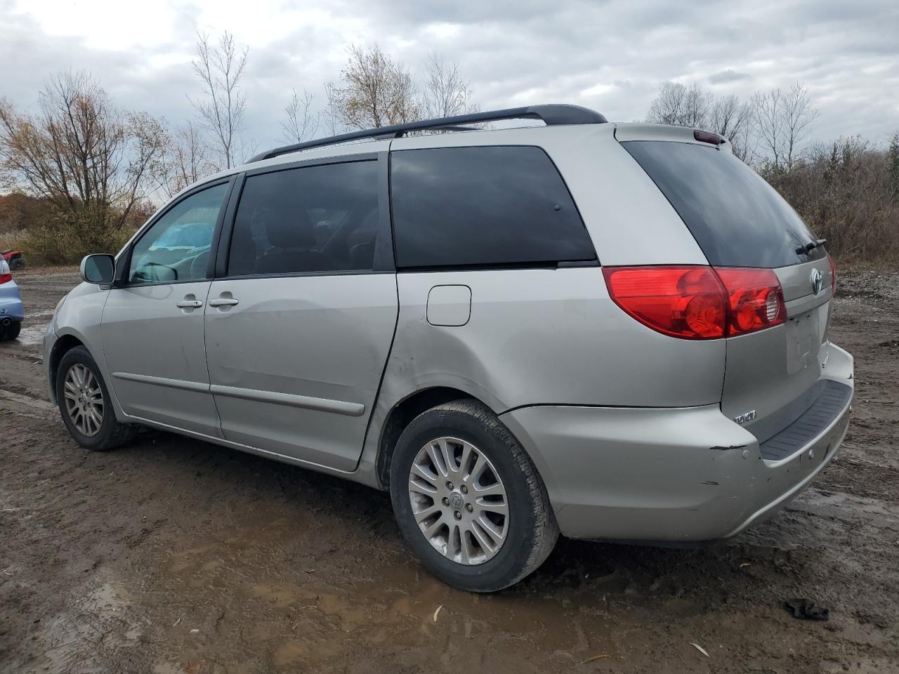 2010 Toyota Sienna Xle Silver vin: 5TDYK4CC3AS316002