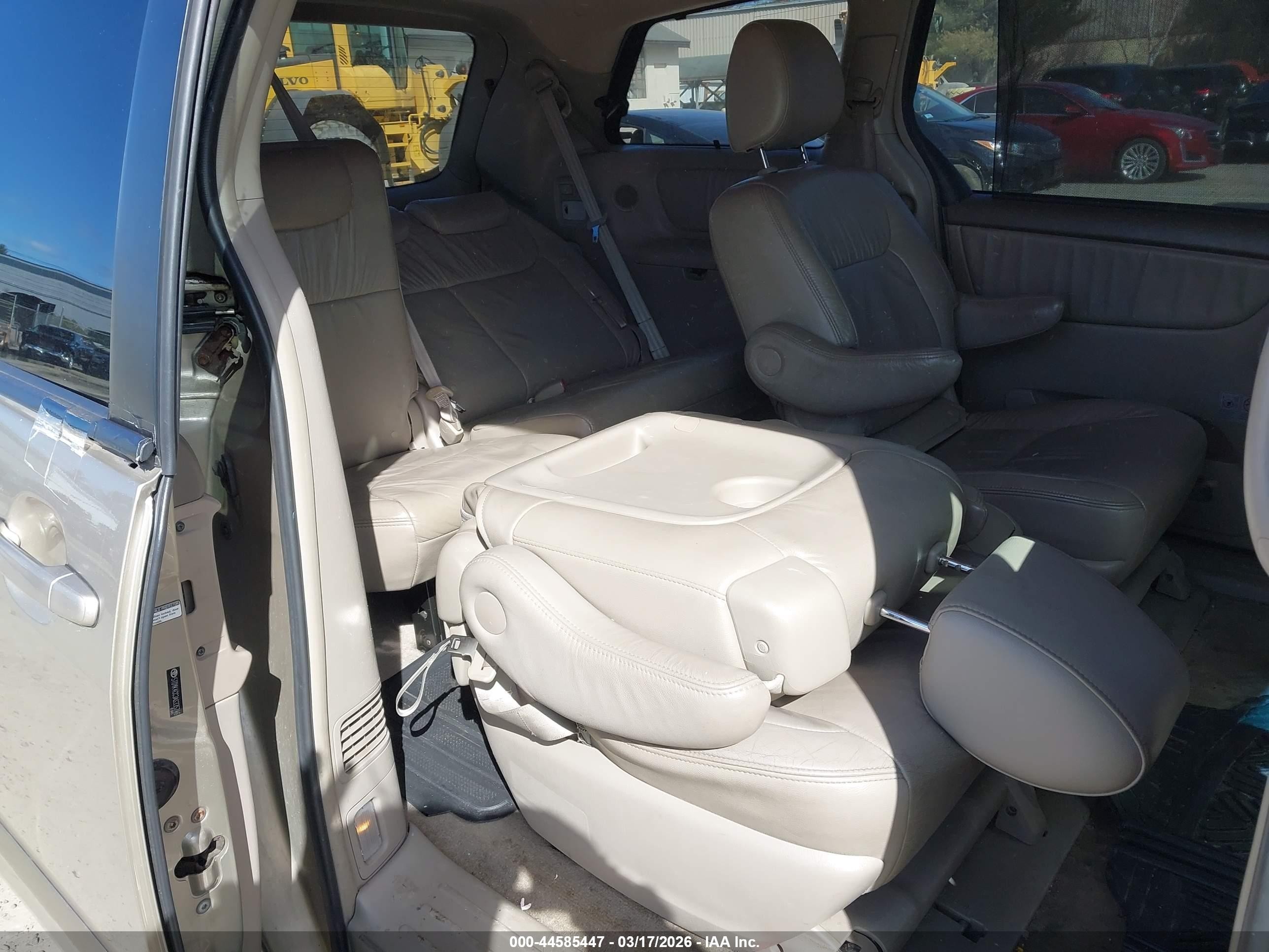 2010 Toyota Sienna Xle Tan vin: 5TDYK4CC3AS335746