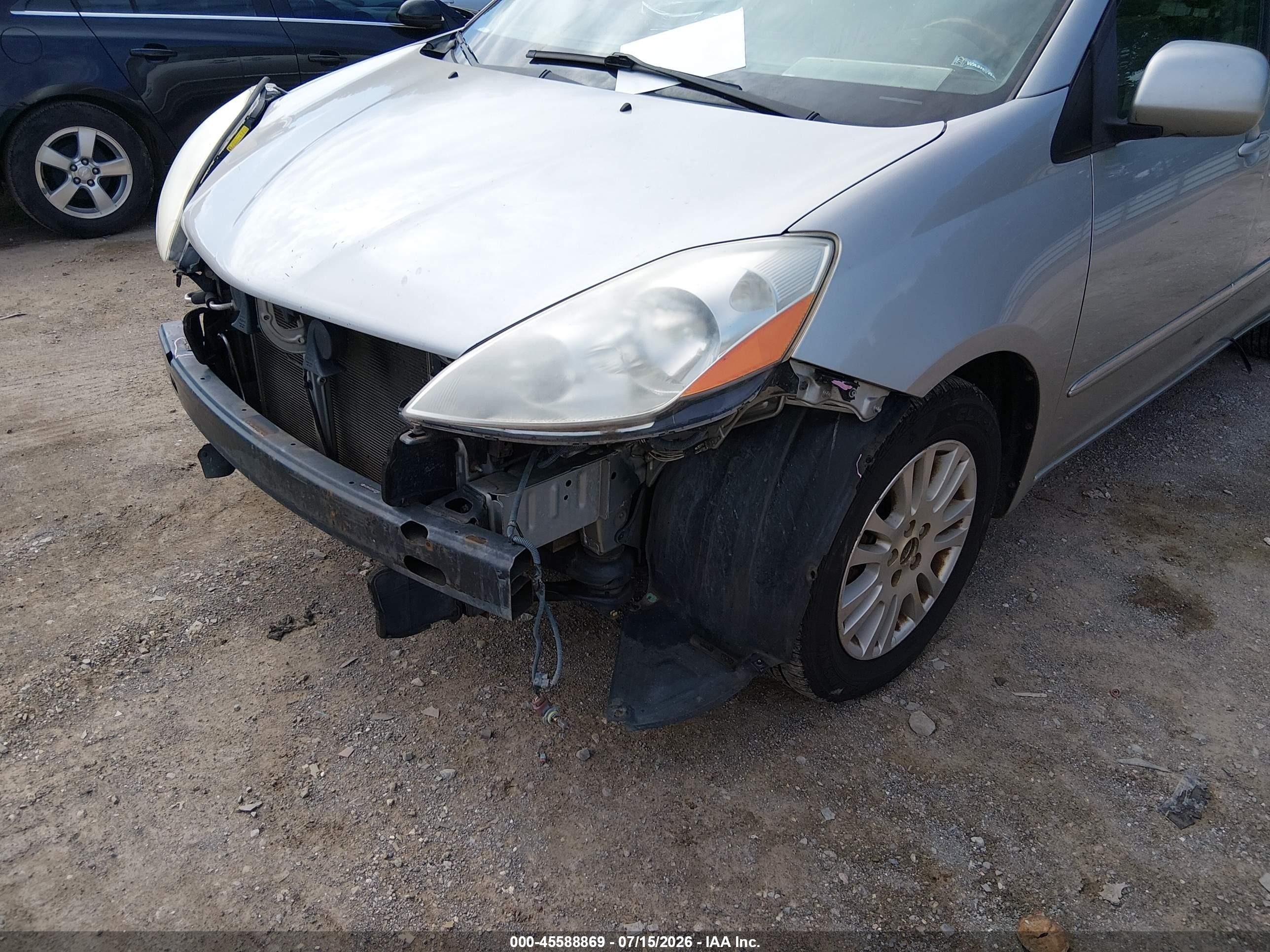 2010 Toyota Sienna Limited Silver vin: 5TDYK4CC3AS337500