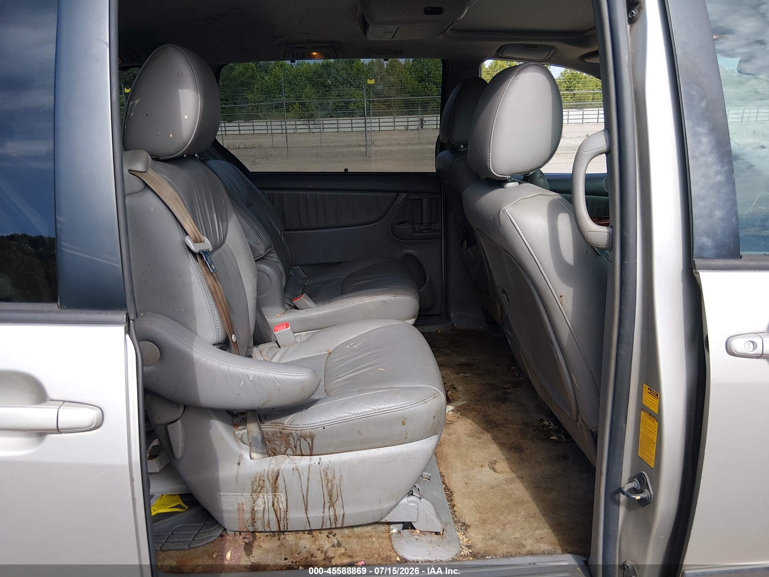 2010 Toyota Sienna Limited Silver vin: 5TDYK4CC3AS337500