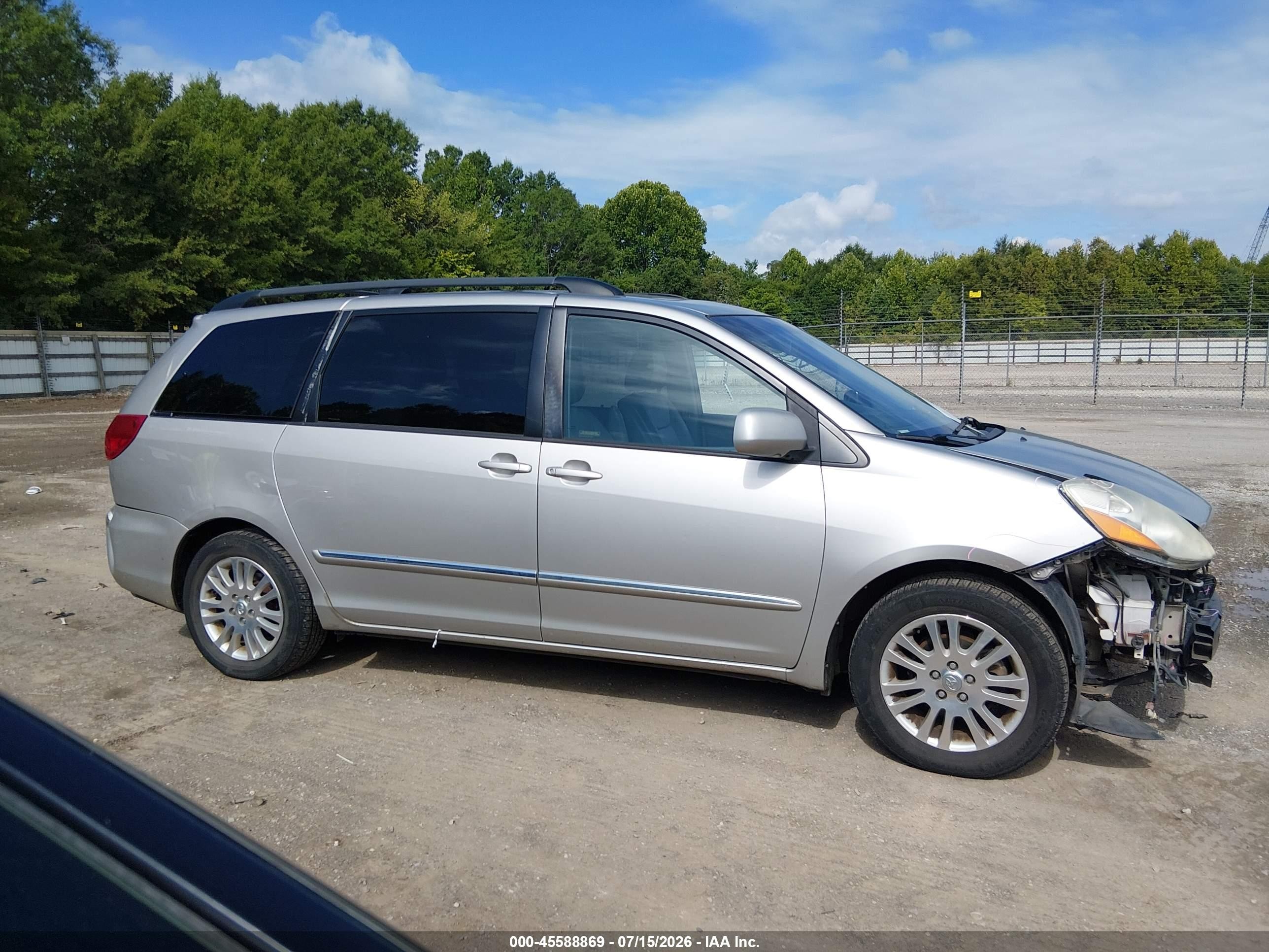 2010 Toyota Sienna Limited Silver vin: 5TDYK4CC3AS337500