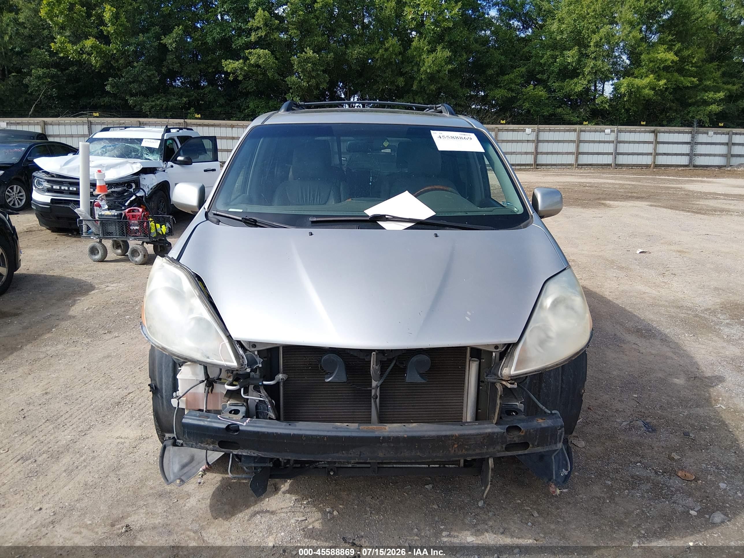 2010 Toyota Sienna Limited Silver vin: 5TDYK4CC3AS337500