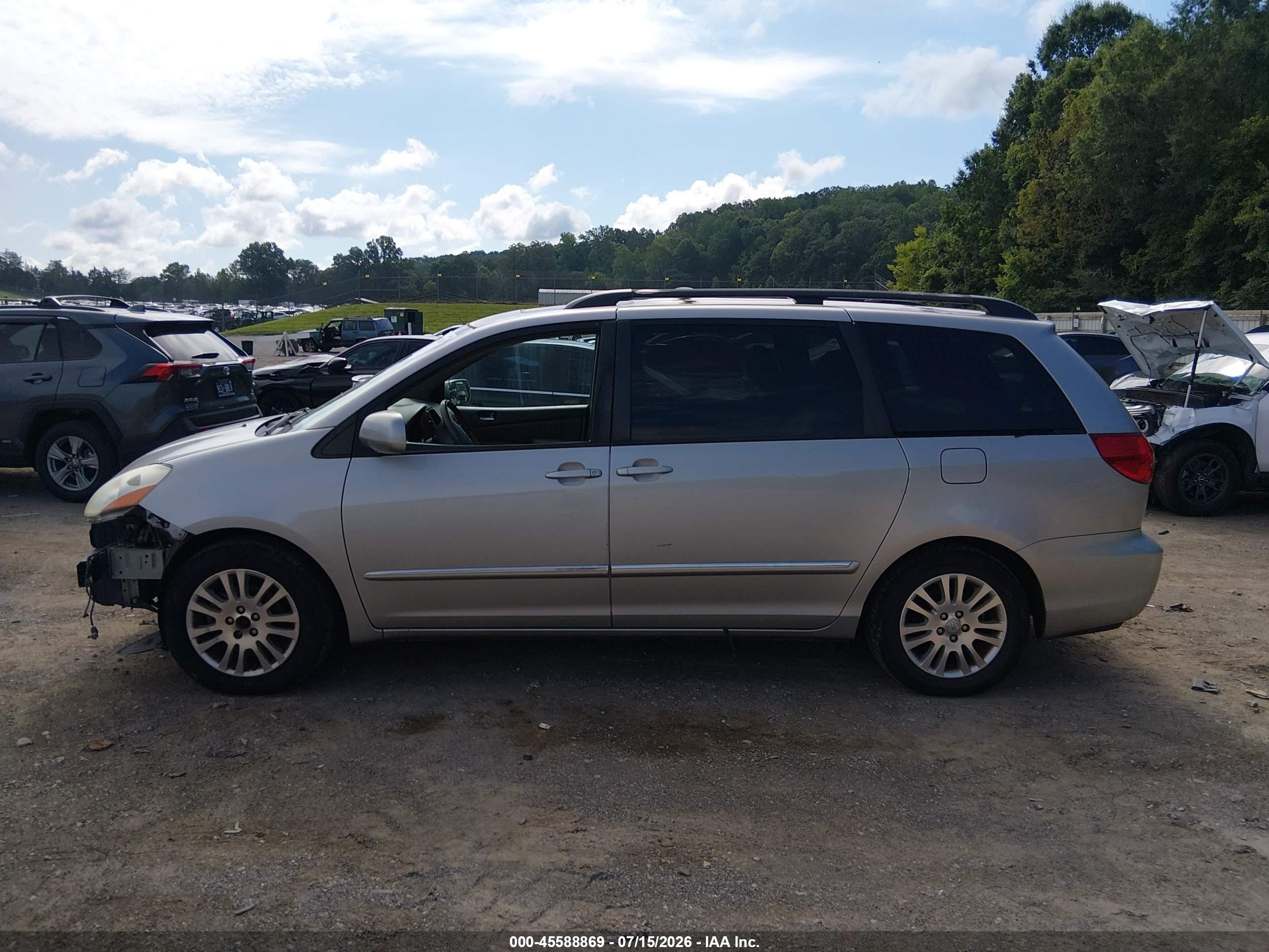 2010 Toyota Sienna Limited Silver vin: 5TDYK4CC3AS337500