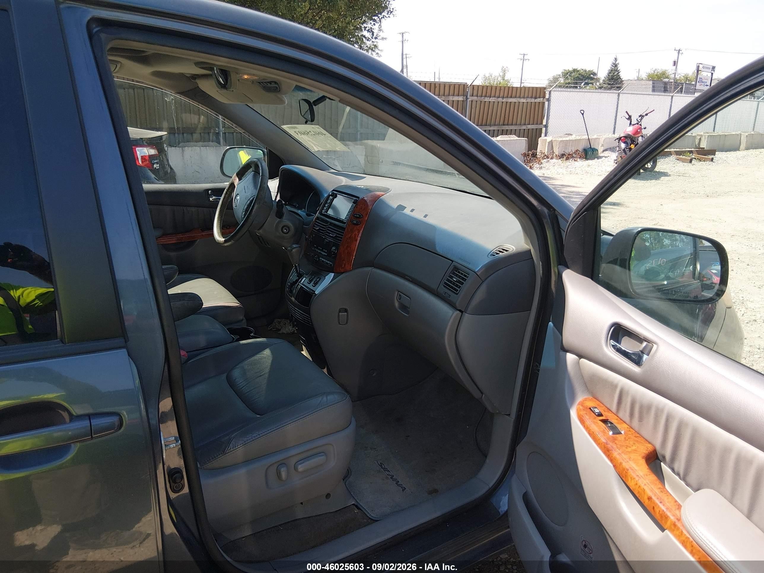 2010 Toyota Sienna Xle Gray vin: 5TDYK4CC3AS340395
