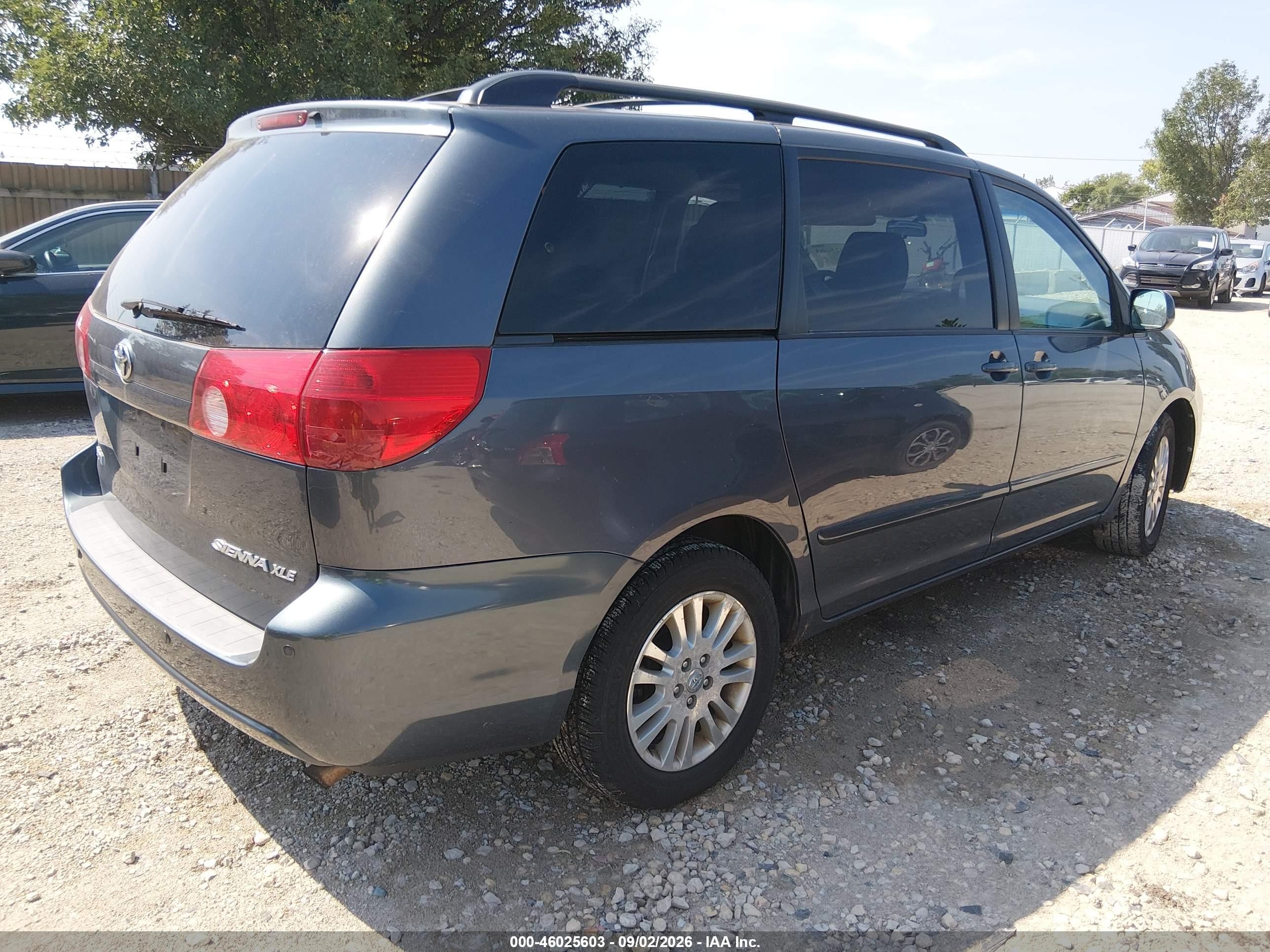 2010 Toyota Sienna Xle Gray vin: 5TDYK4CC3AS340395
