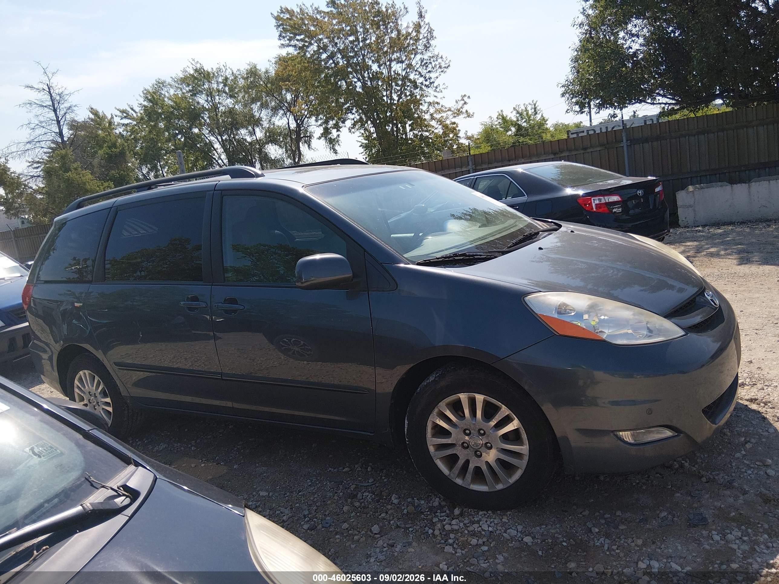 2010 Toyota Sienna Xle Gray vin: 5TDYK4CC3AS340395