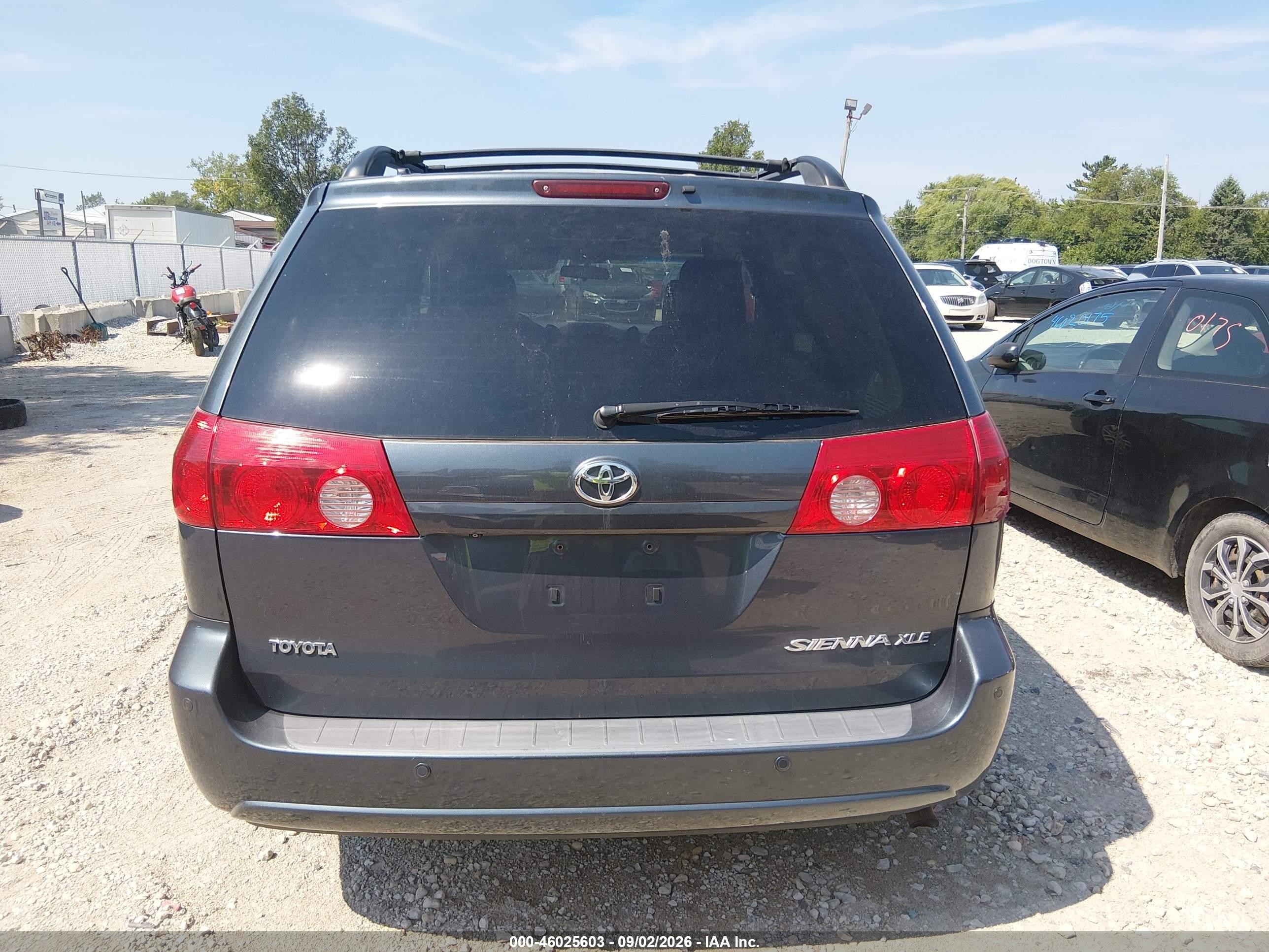 2010 Toyota Sienna Xle Gray vin: 5TDYK4CC3AS340395