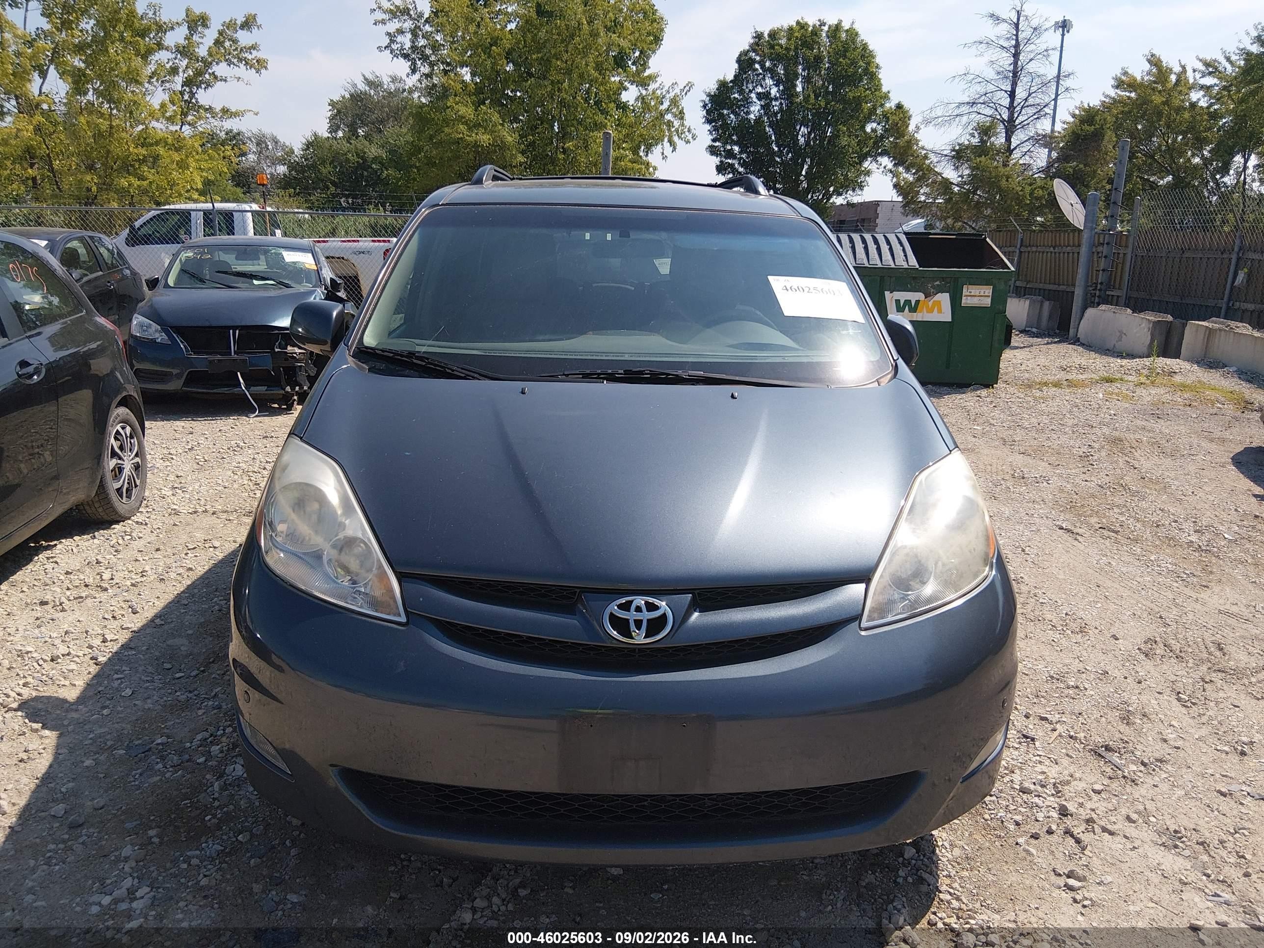 2010 Toyota Sienna Xle Gray vin: 5TDYK4CC3AS340395