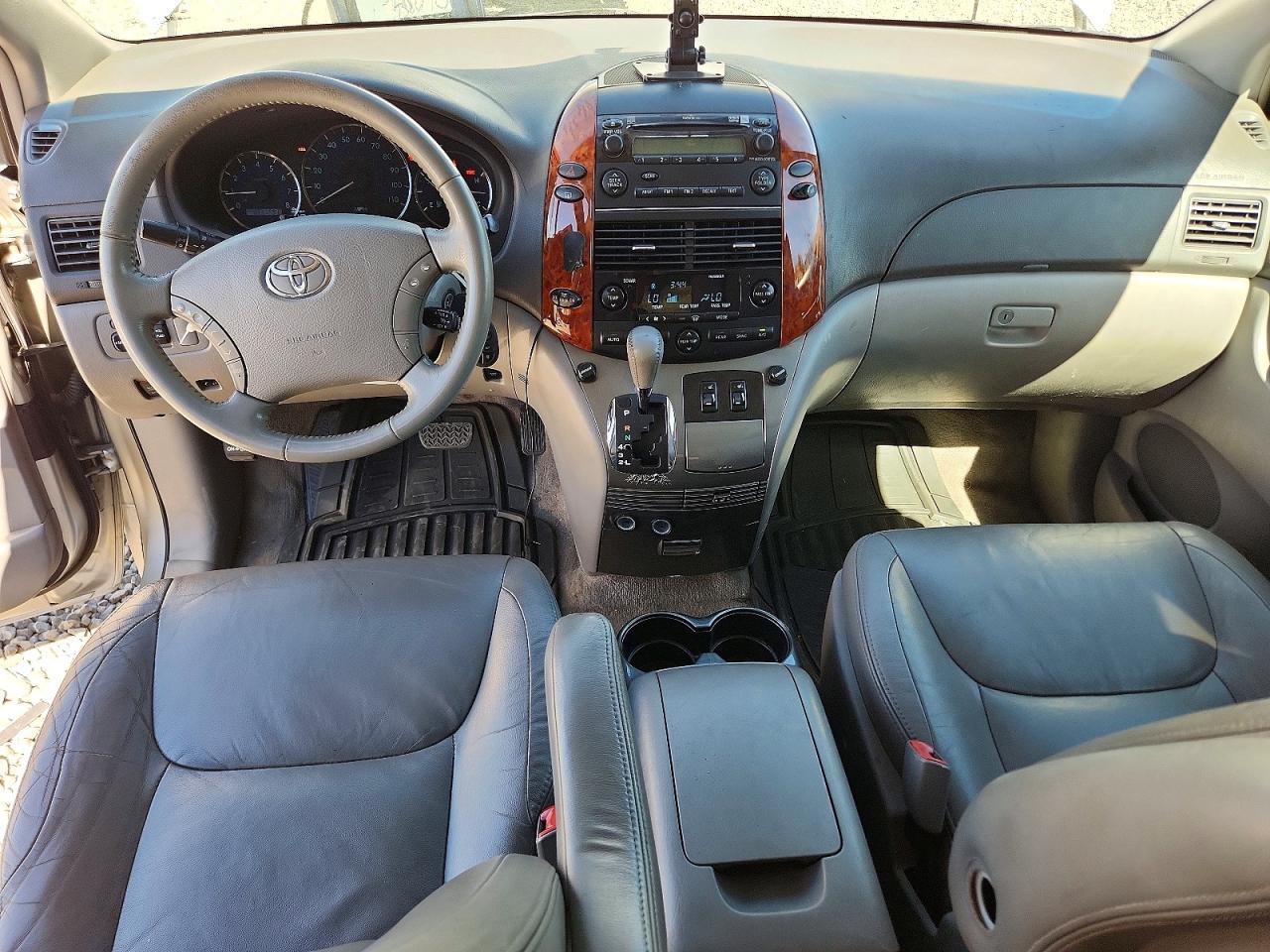 2010 Toyota Sienna Xle Silver vin: 5TDYK4CC3AS341496