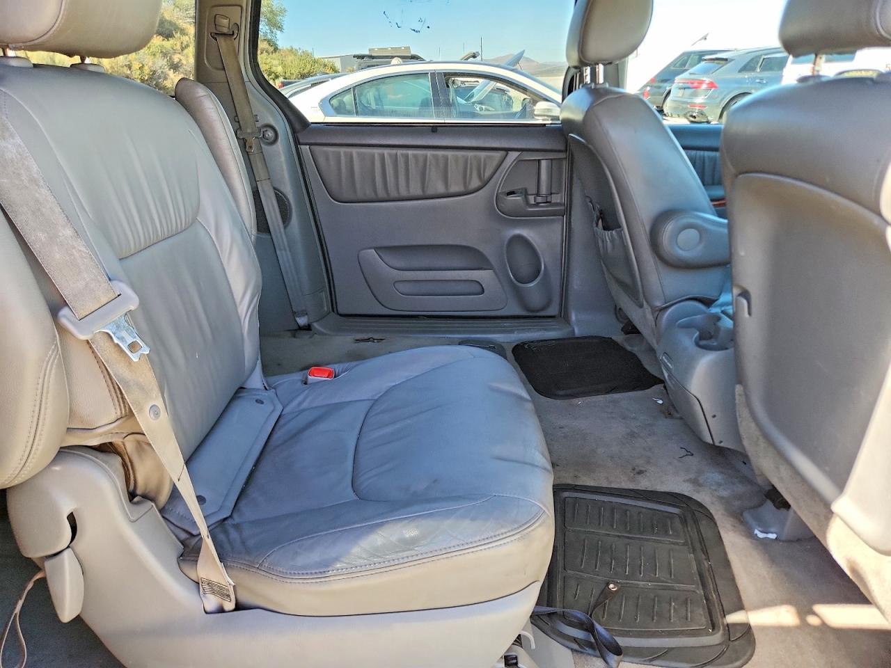2010 Toyota Sienna Xle Silver vin: 5TDYK4CC3AS341496