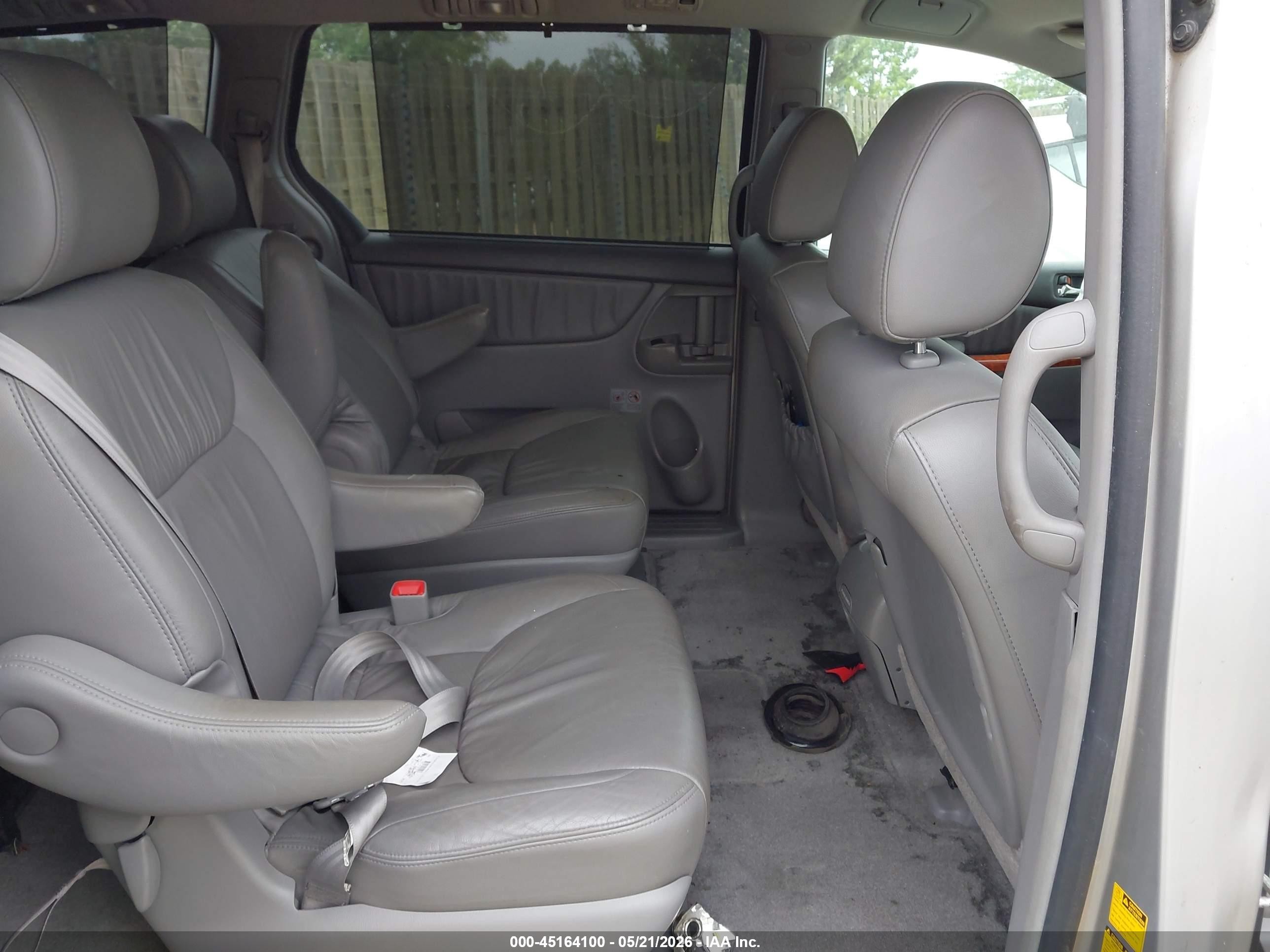 2010 Toyota Sienna Xle Silver vin: 5TDYK4CC4AS302593