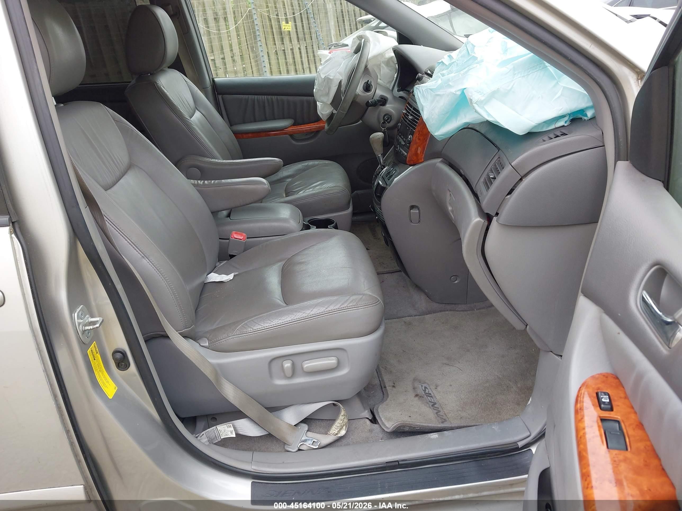 2010 Toyota Sienna Xle Silver vin: 5TDYK4CC4AS302593
