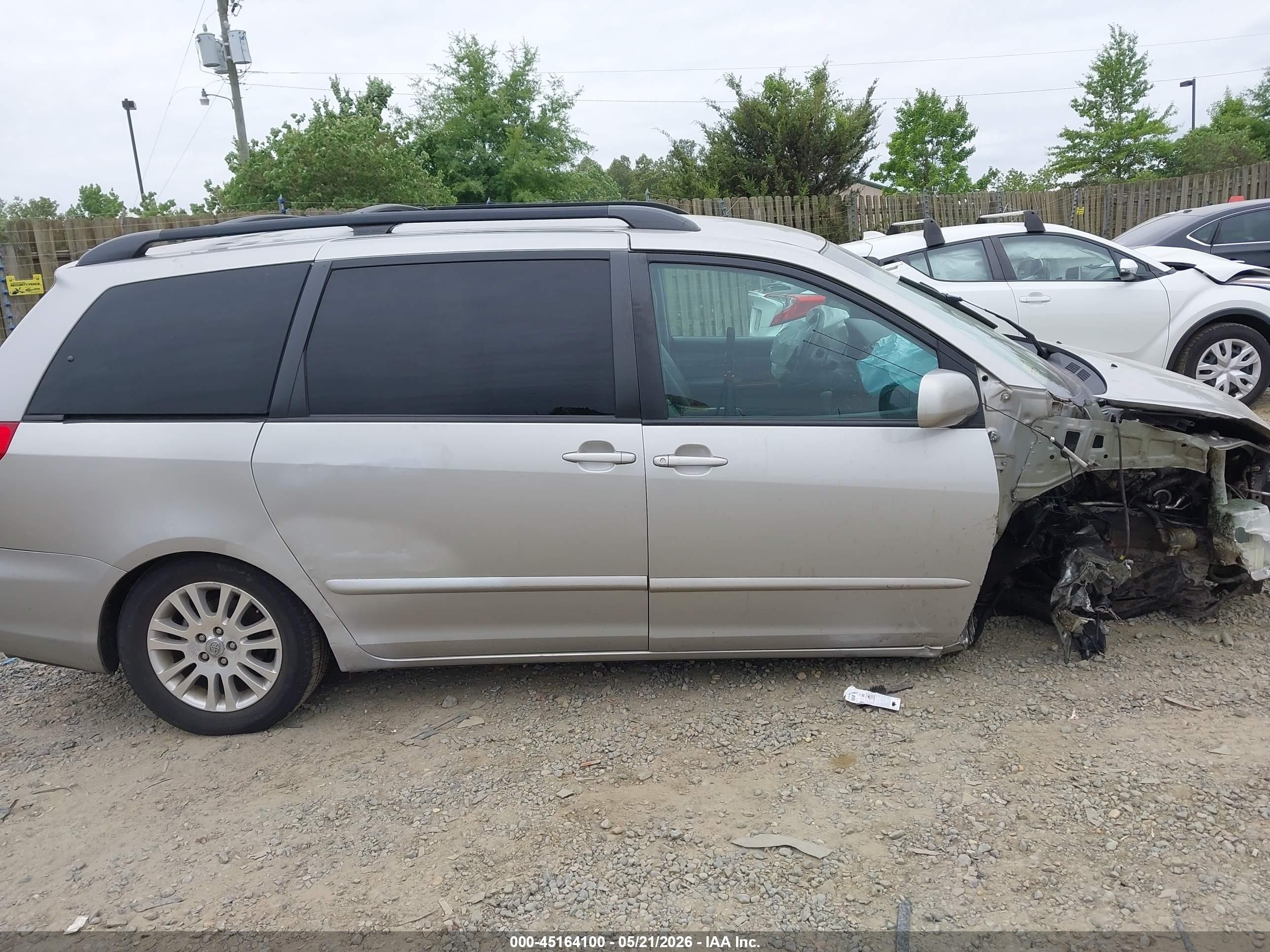 2010 Toyota Sienna Xle Silver vin: 5TDYK4CC4AS302593