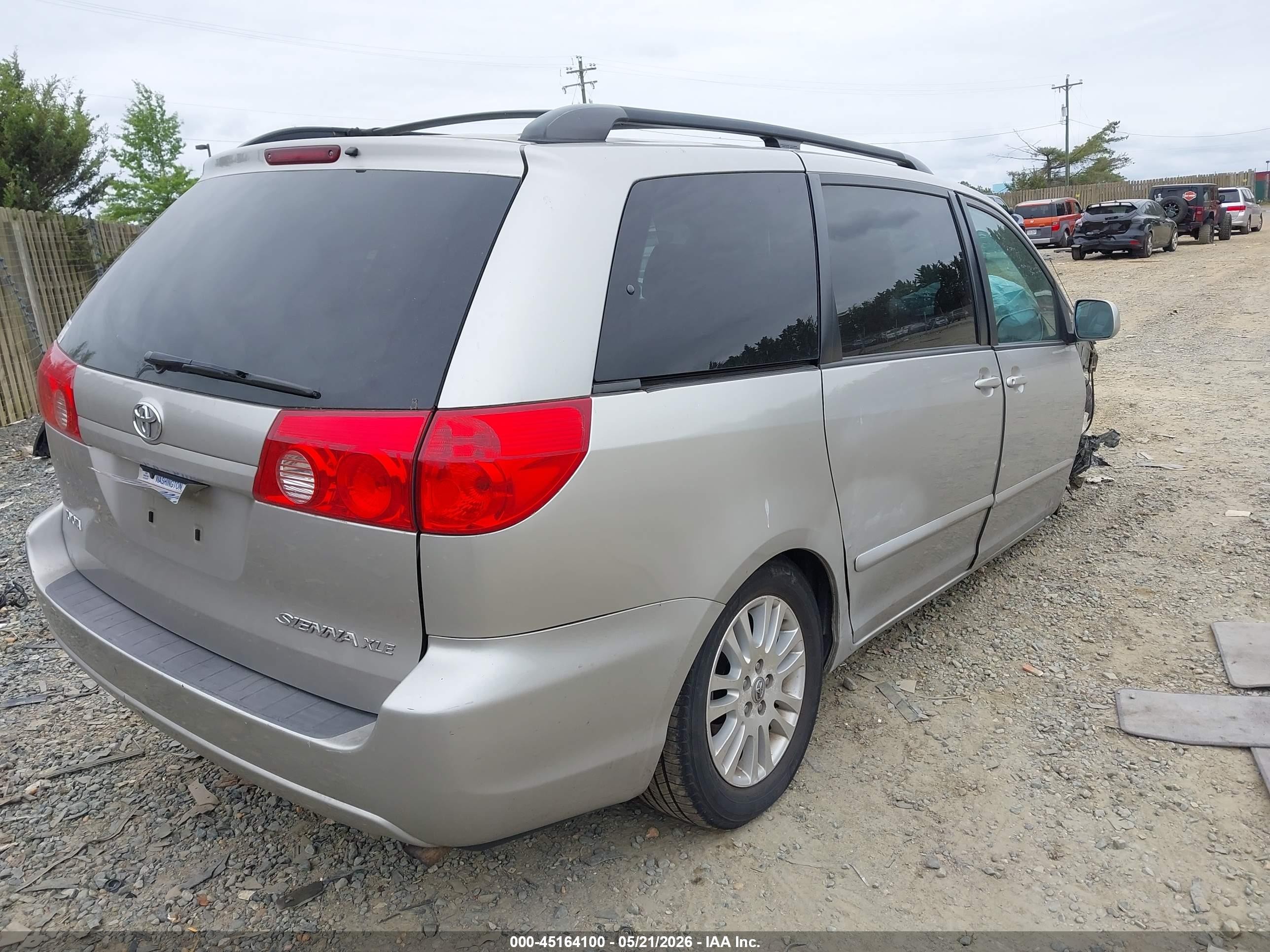 2010 Toyota Sienna Xle Silver vin: 5TDYK4CC4AS302593