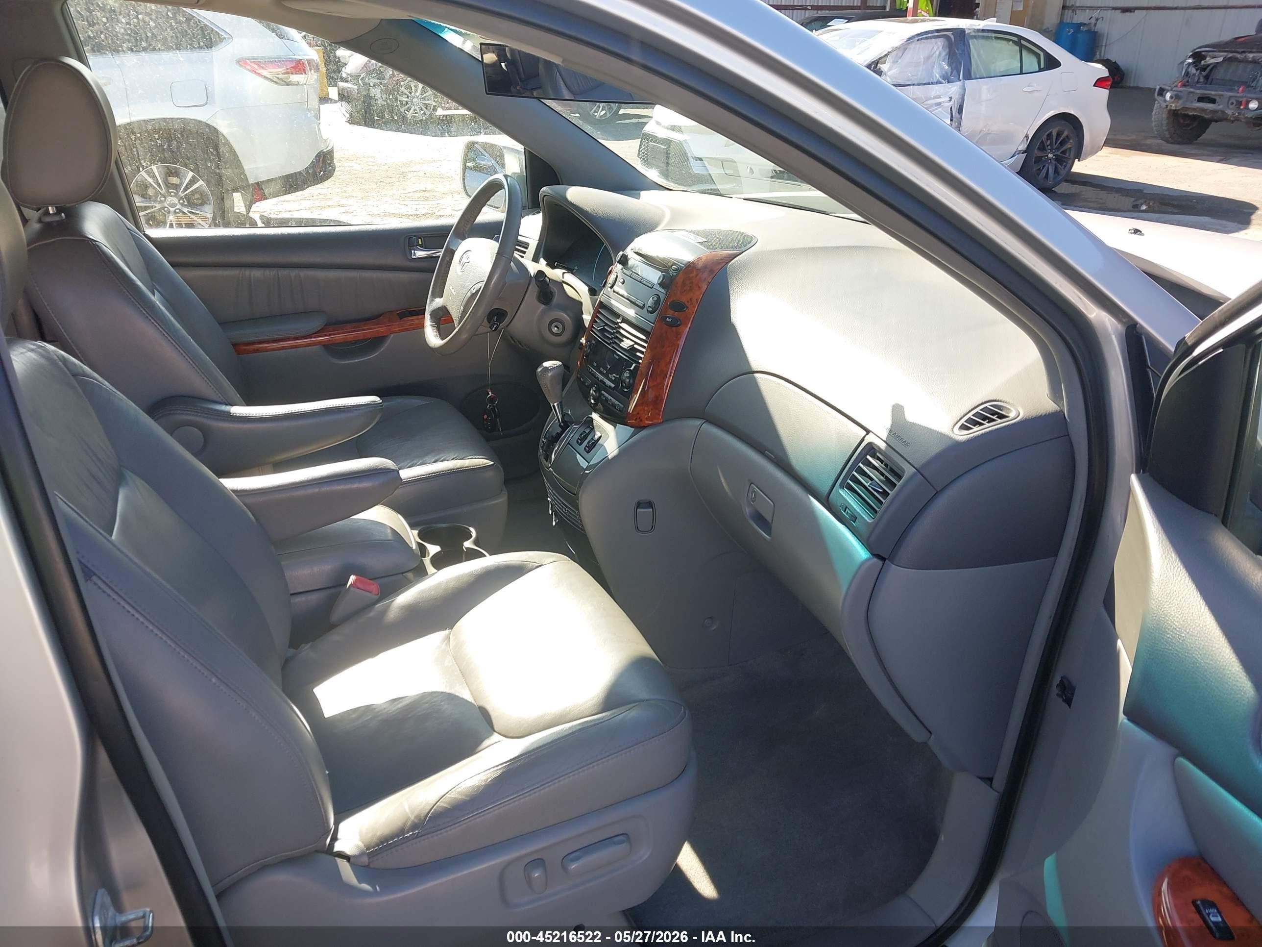 2010 Toyota Sienna Xle Серебряный vin: 5TDYK4CC4AS318843