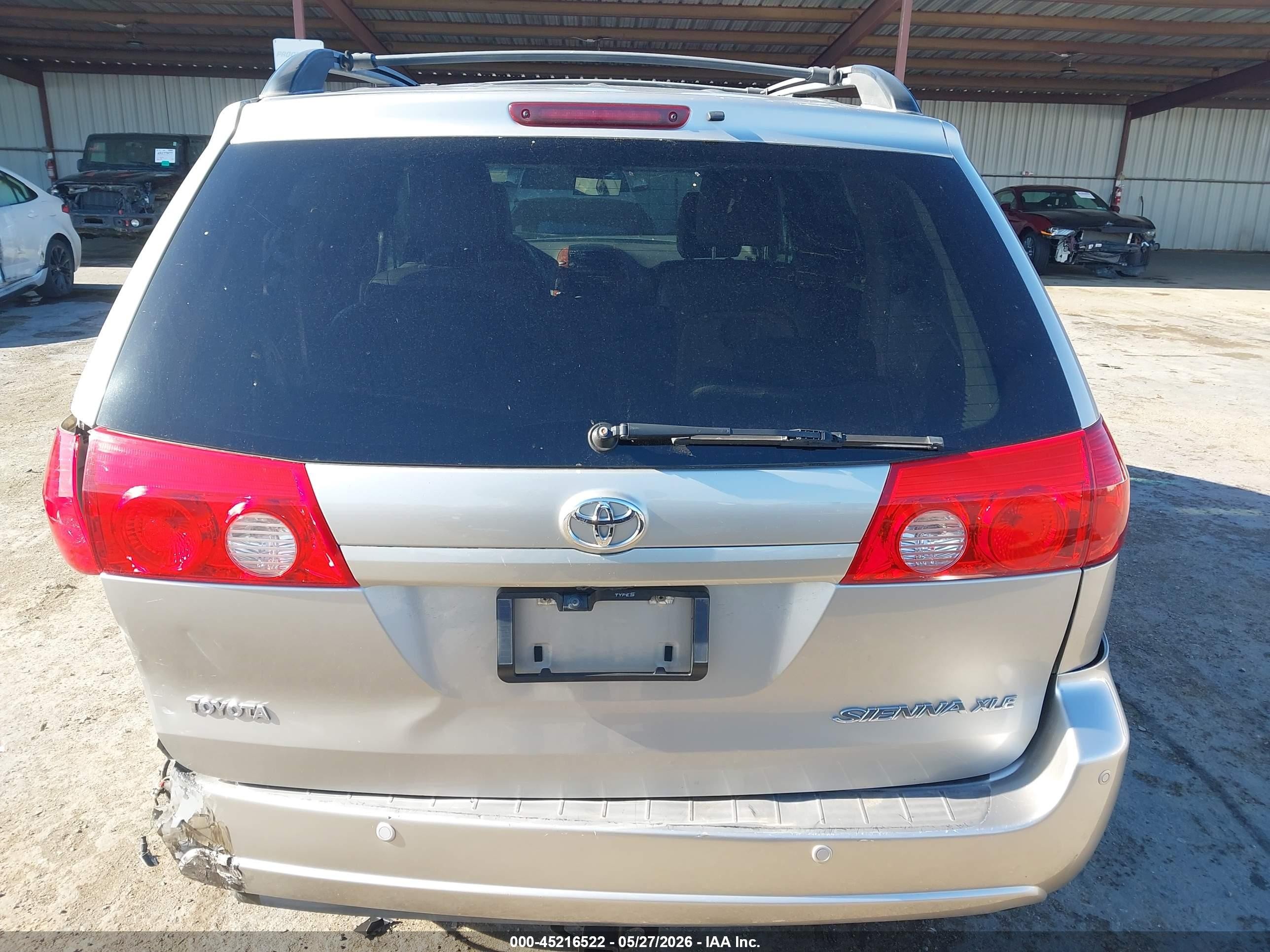 2010 Toyota Sienna Xle Серебряный vin: 5TDYK4CC4AS318843